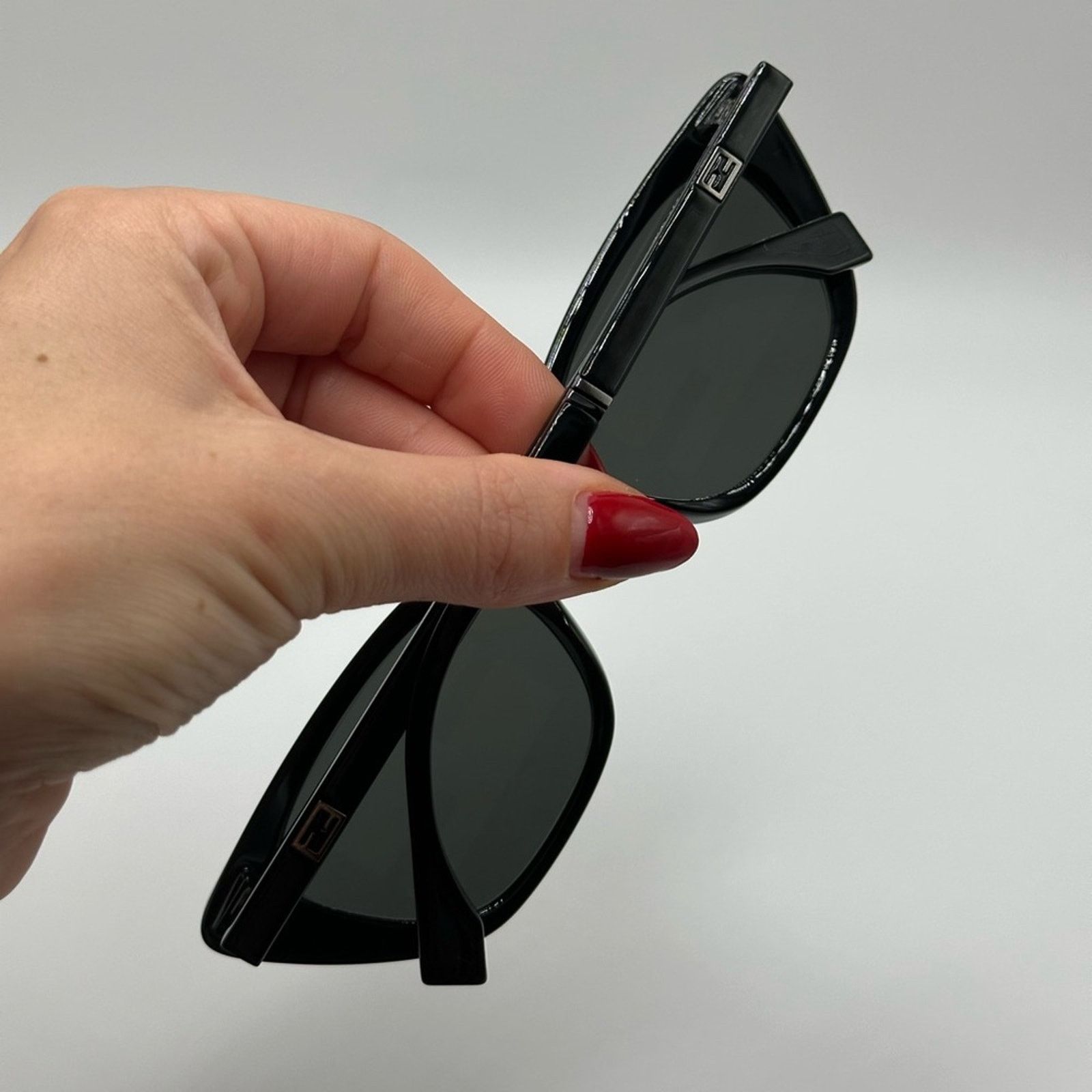 Fendi FENDI Sunglasses FE40089I 5301C Shiny Black/Smoke Mirror NEW Size ONE SIZE - 8 Thumbnail