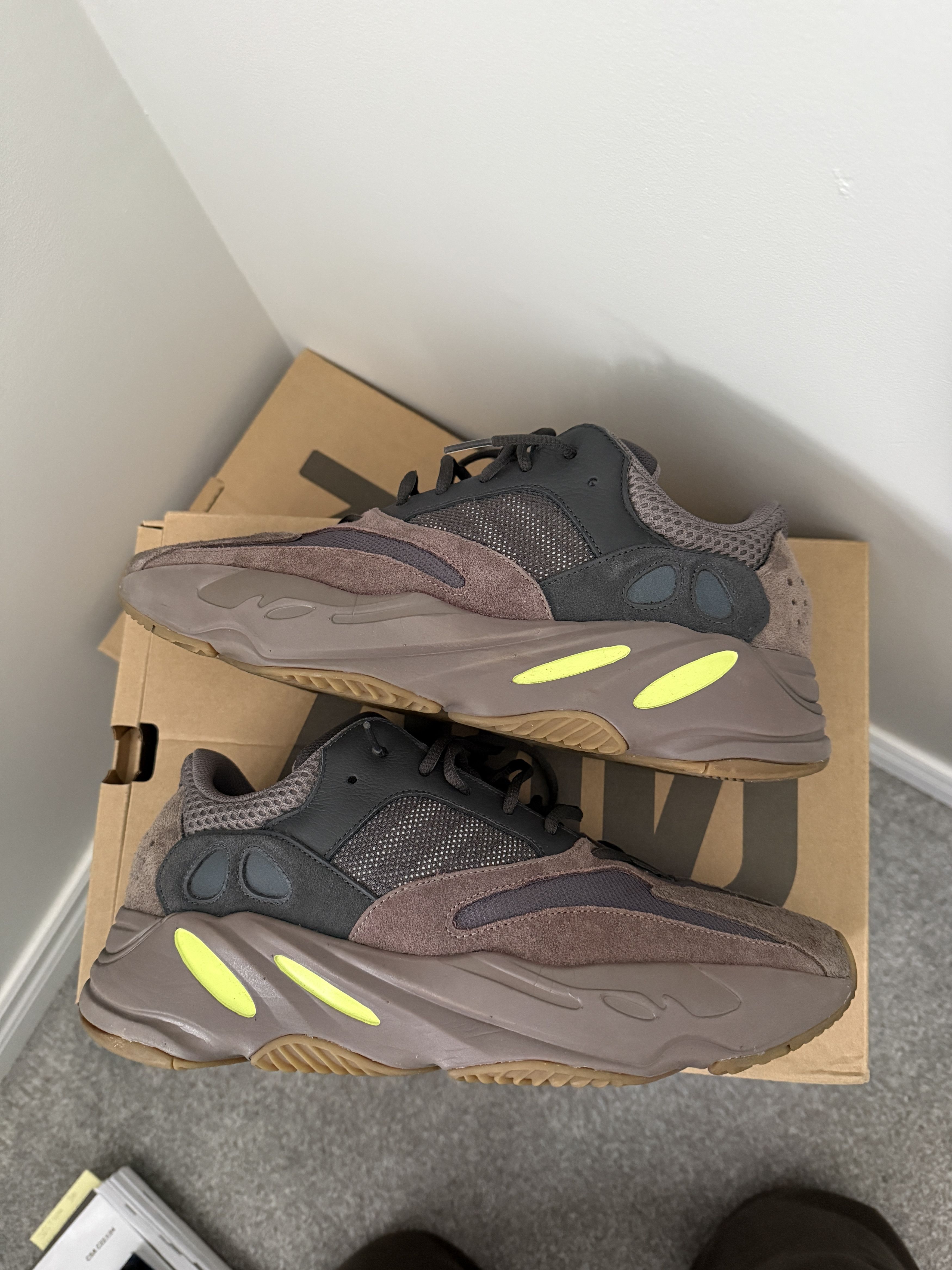 Adidas × Kanye West Yeezy Boost 700 Mauve Size US 11.5 / EU 44-45 - 3 Thumbnail