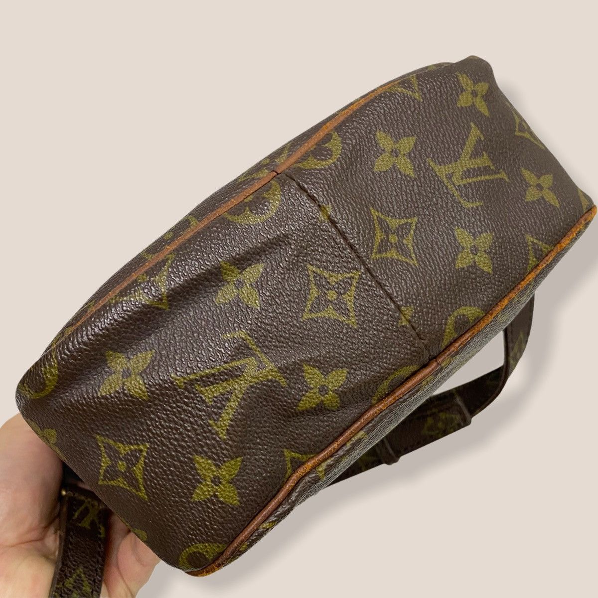 Louis Vuitton ‼️YES‼️ LOUIS VUITTON DANUBE GM SLING BAG ECLAIR ZIPPER Size ONE SIZE - 7 Thumbnail