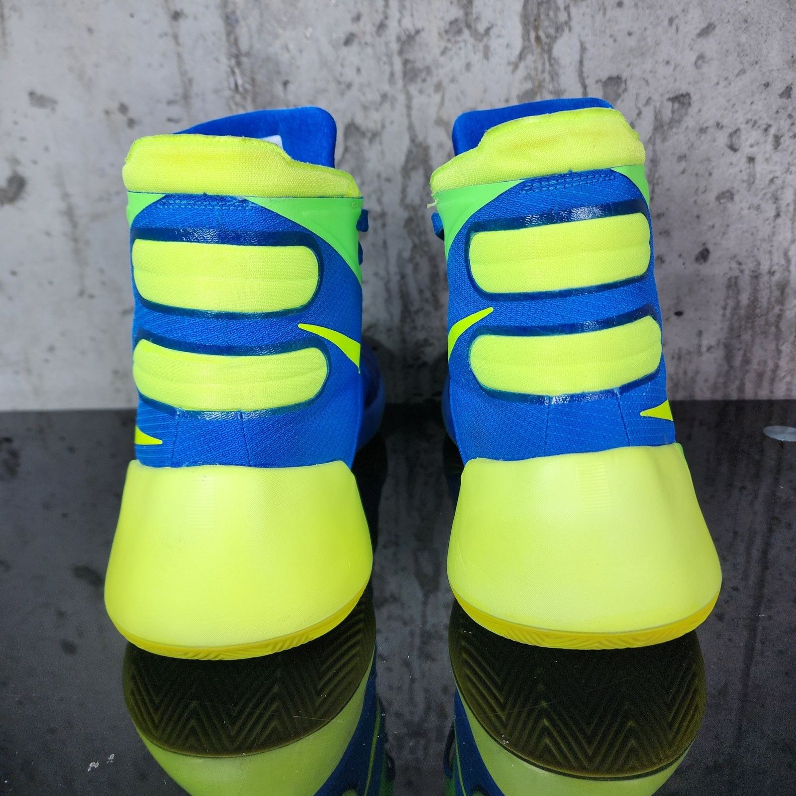 Nike MSRP $140 Nike Hyperdunk 2015 Sprite Soar Volt Green Size 14 Size US 14 / EU 47 - 4 Thumbnail