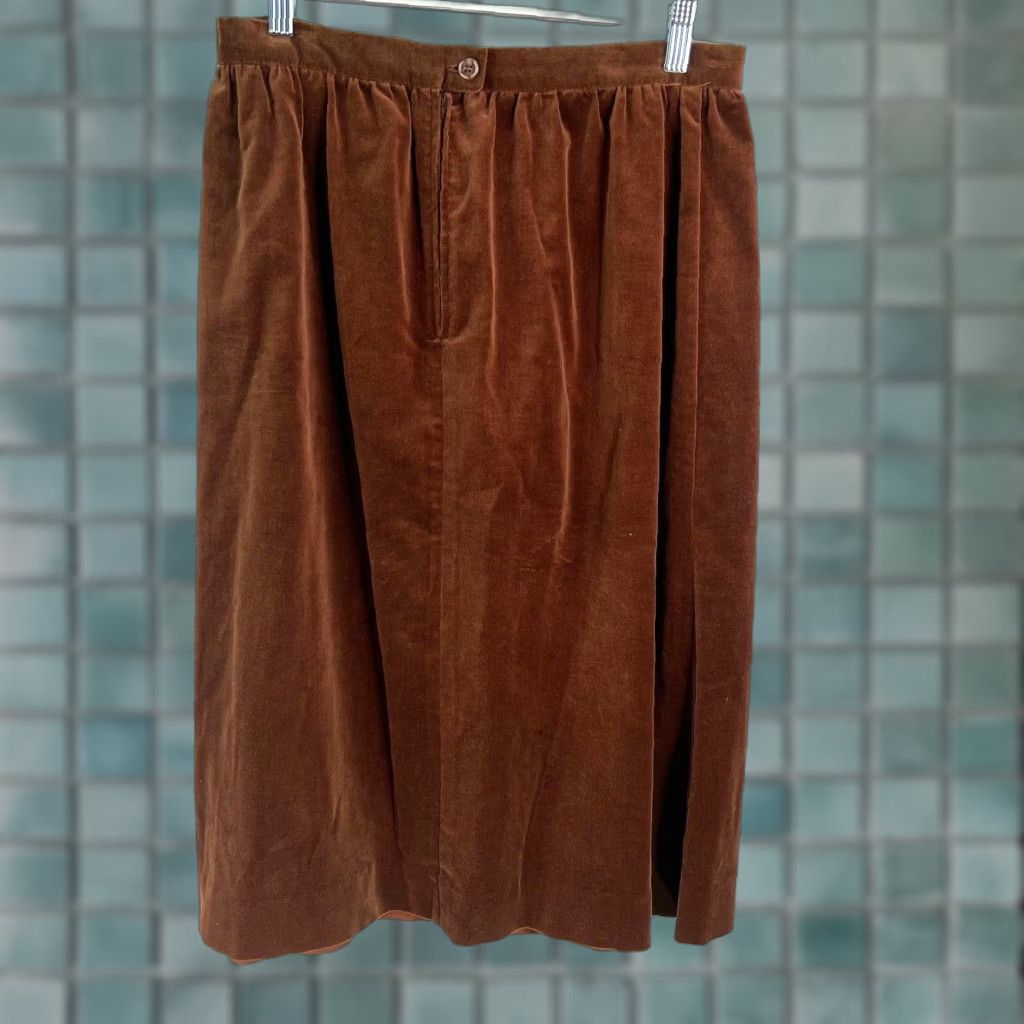 Velvet VINTAGE Lady Devon Womens Skirt Brown Velvet Knee Length Size 30 Straight Pencil Zipper Closure Button Casual Size 30" / US 8 / IT 44 - 1 Thumbnail