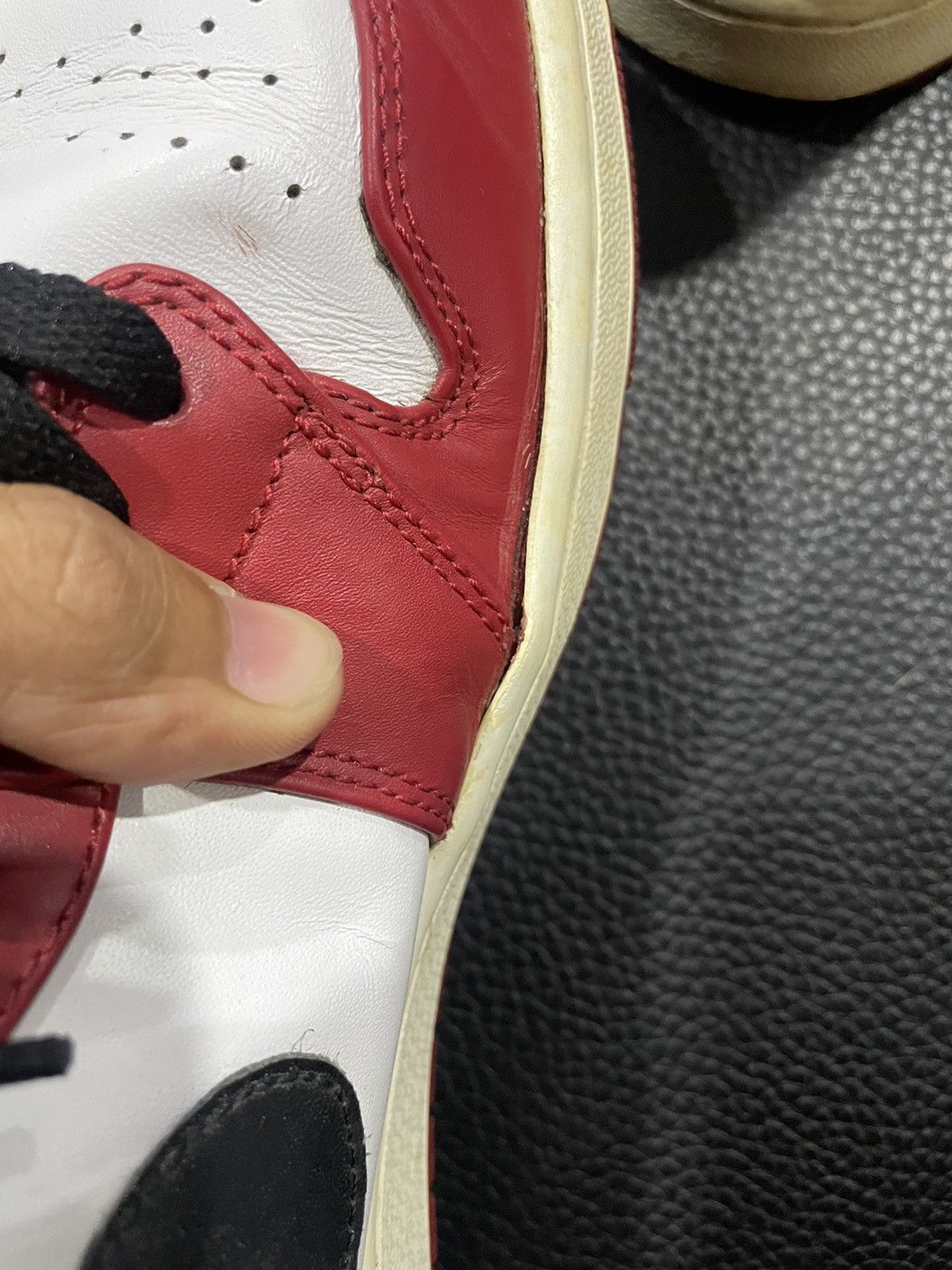 Jordan Brand Jordan 1 Retro Chicago 2013 Size US 10.5 / EU 43-44 - 15 Thumbnail
