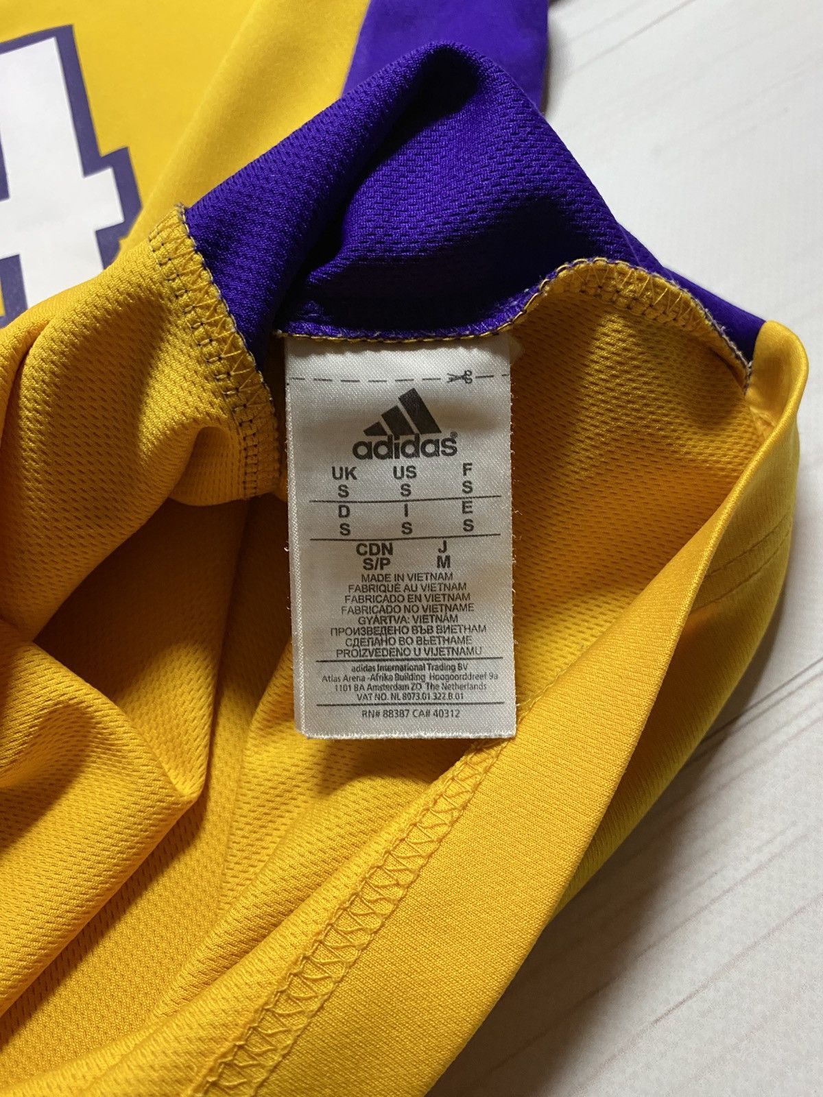 Adidas Vintage Adidas Los Angeles Lakers #24 Kobe Bryant jersey Size US S / EU 44-46 / 1 - 4 Thumbnail