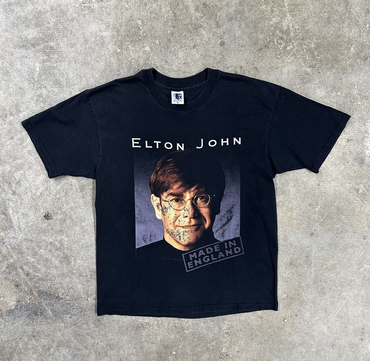 Band Tees Vintage 90s Elton John Born In The UK Graphic Band T-Shirt Size US XL / EU 56 / 4 - 1 Thumbnail