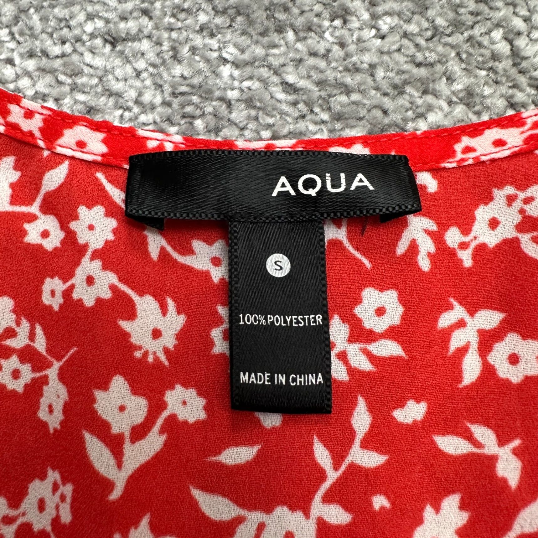 AQUA Aqua Ruched Floral Top Womens S Red White Ruffles Bell Sleeve Casual Knit Polyester V-Neck Short Sleeve Blouse Shirt Beach Classic Modern Size S / US 4 / IT 40 - 6 Thumbnail