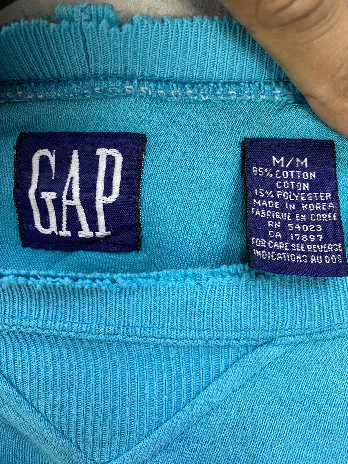Gap Vintage Gap Plain Distressed Sweatshirt Crewneck Size Medium Size US M / EU 48-50 / 2 - 11 Thumbnail