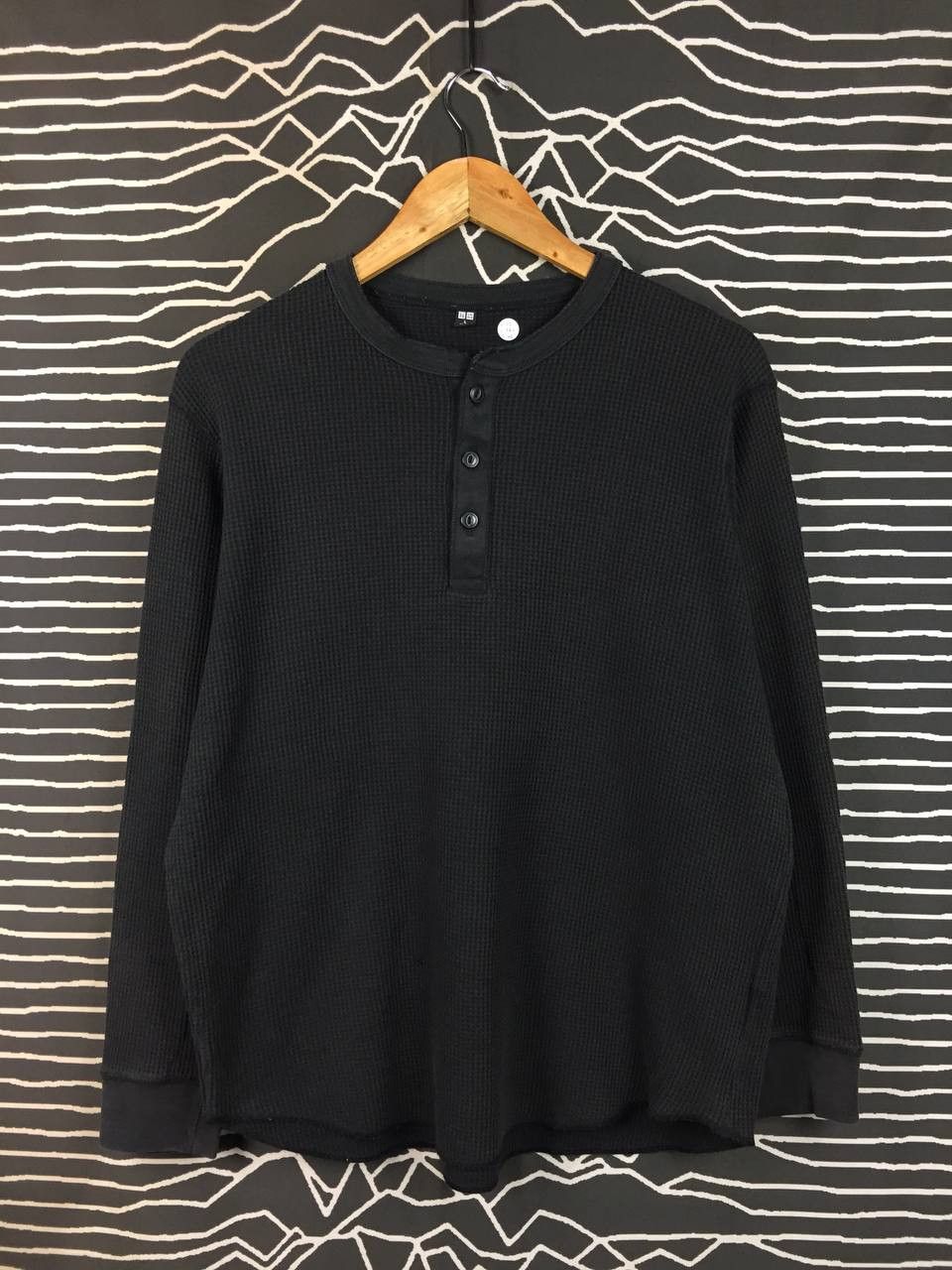 Uniqlo Uniqlo Waffle Knit Thermal Henley Long Sleeve Tee Size L Size US L / EU 52-54 / 3 - 1 Thumbnail