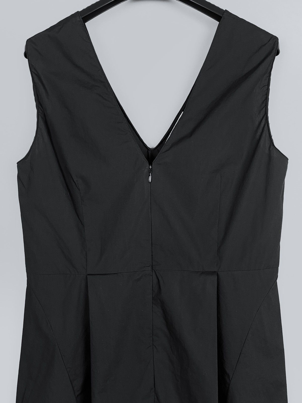 Marni Women's MARNI V-Neck Black Sleeveless Top Shirt Size 42 Size M / US 6-8 / IT 42-44 - 2 Thumbnail