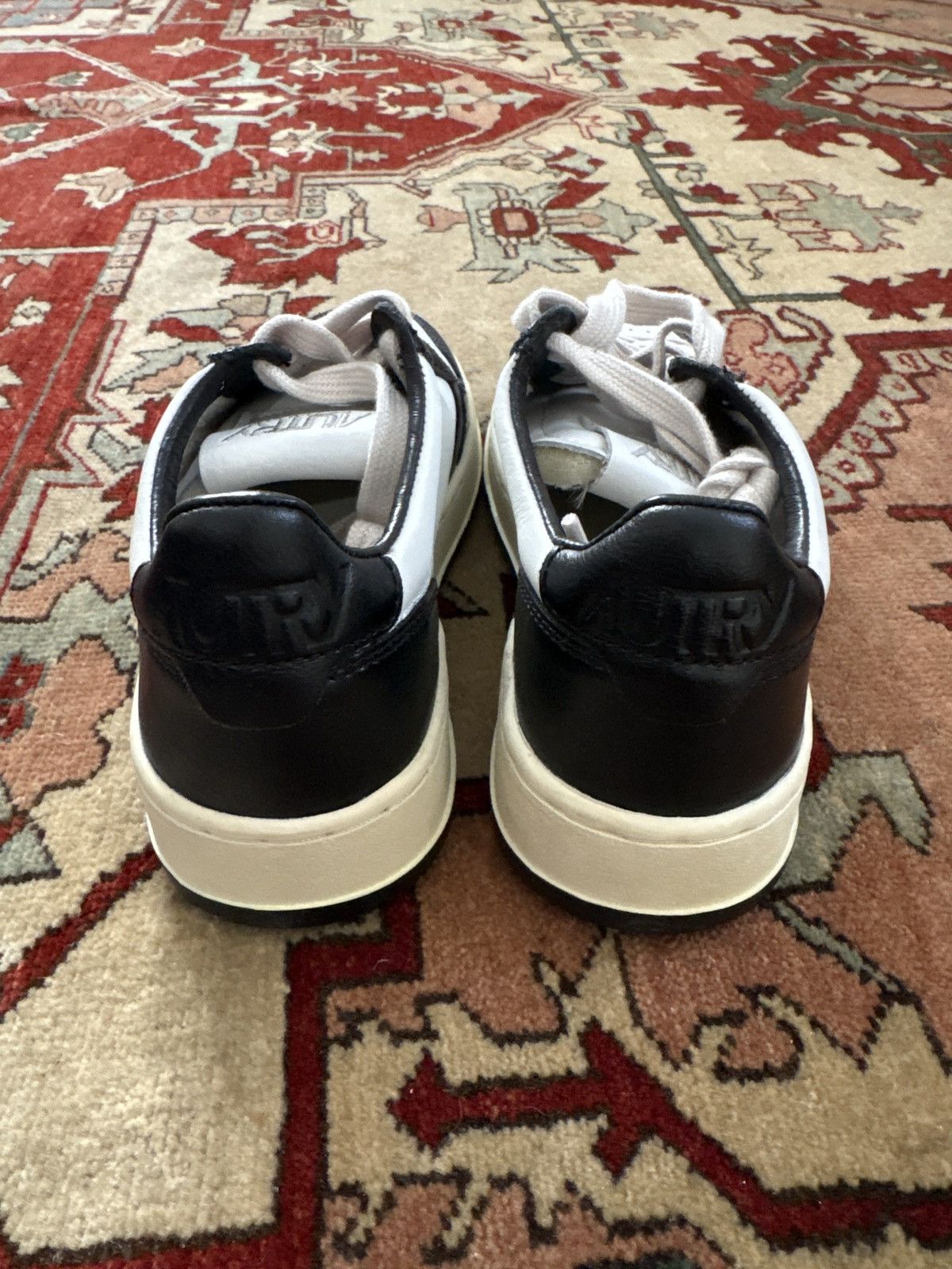 AUTRY Autry Medalist Low – Women’s – Black/White – New Size US 5 / IT 35 - 3 Thumbnail