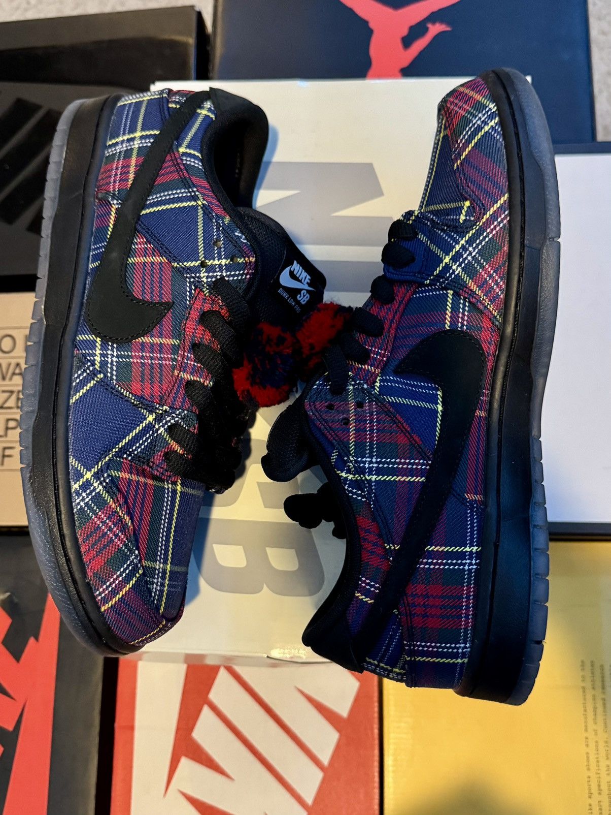 Nike SB Nike SB Dunk Low Nardwuar Size US 10 / EU 43 - 3 Thumbnail