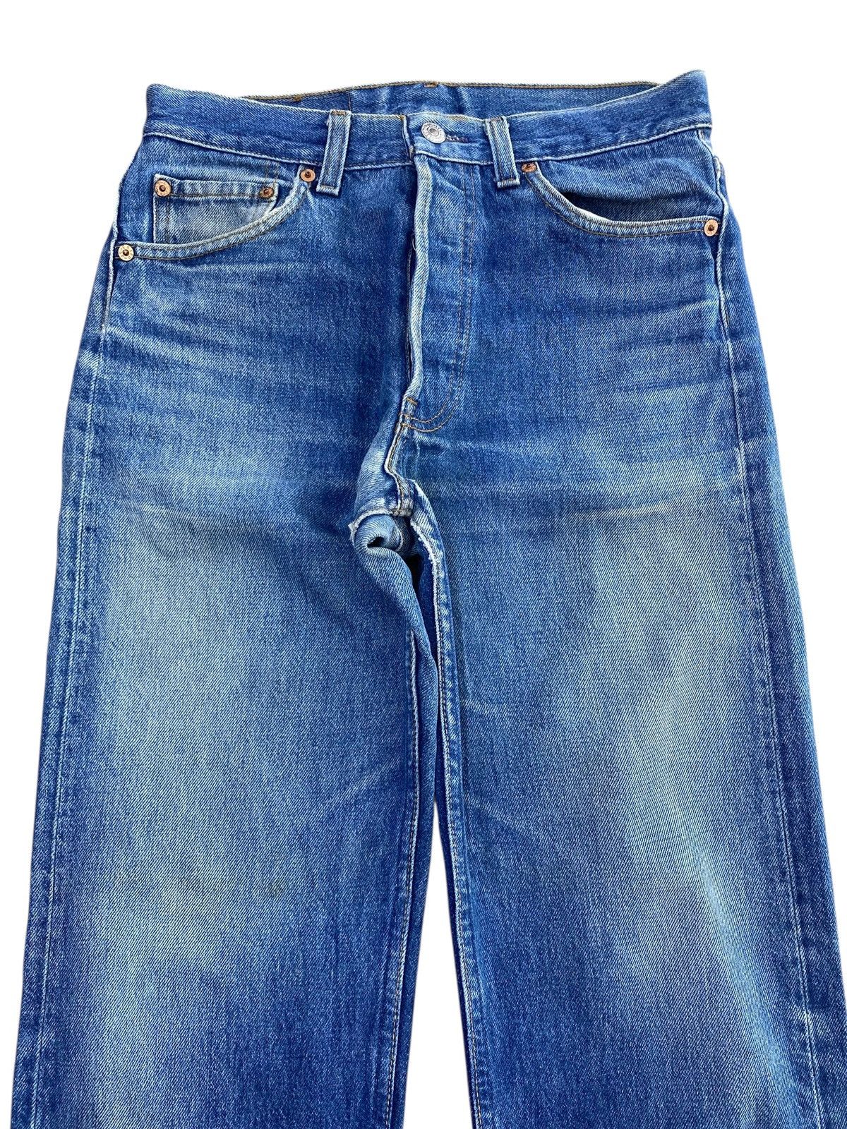 Levi's Vintage Levi’s Faded Blue Wash Style Loose Jeans Size US 28 / EU 44 - 2 Thumbnail