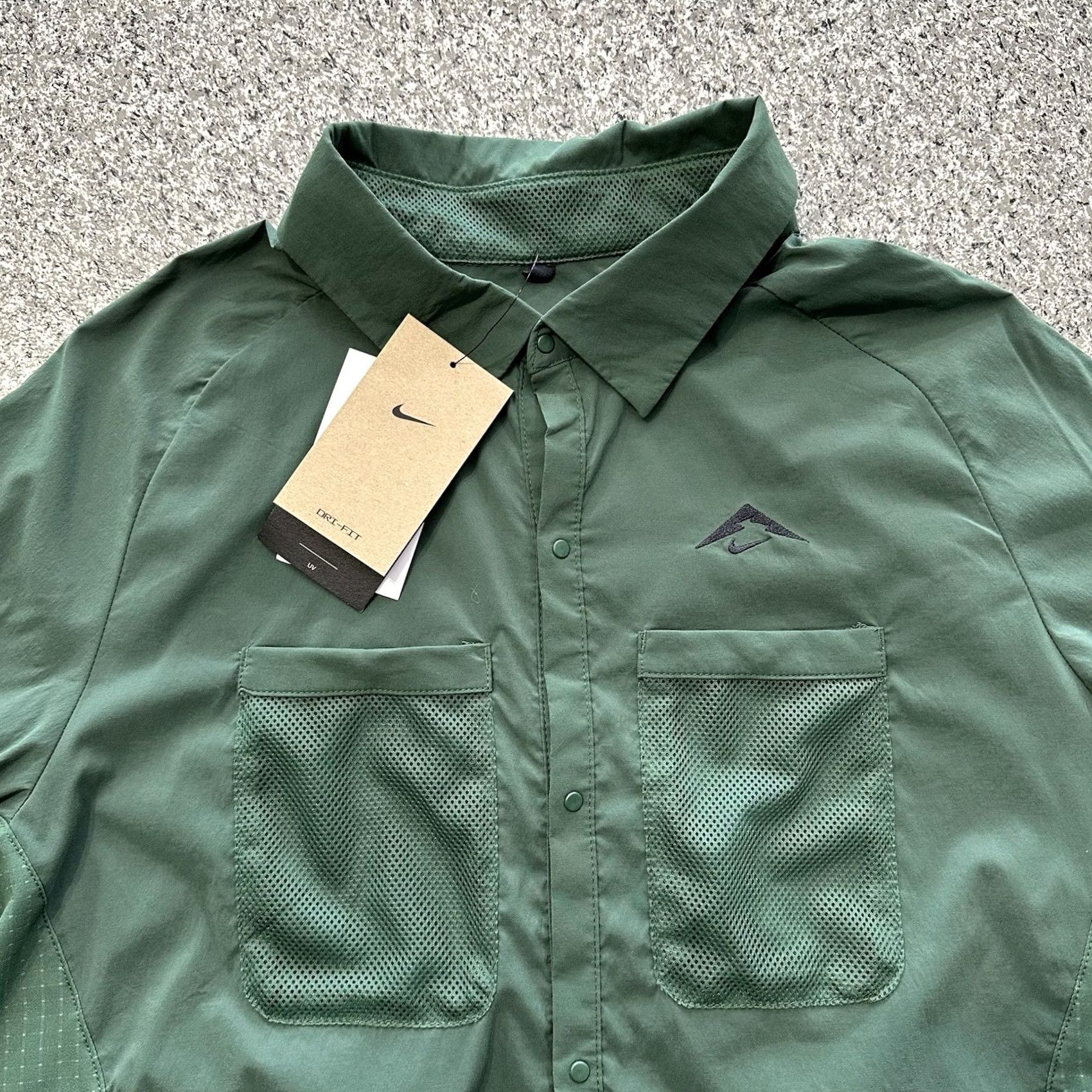 Nike Nike Dri-FIT Trail Shirt Mens S Green UV Vented Button-Up Short Sleeve Camp Category: Shirt Size US S / EU 44-46 / 1 - 2 Thumbnail