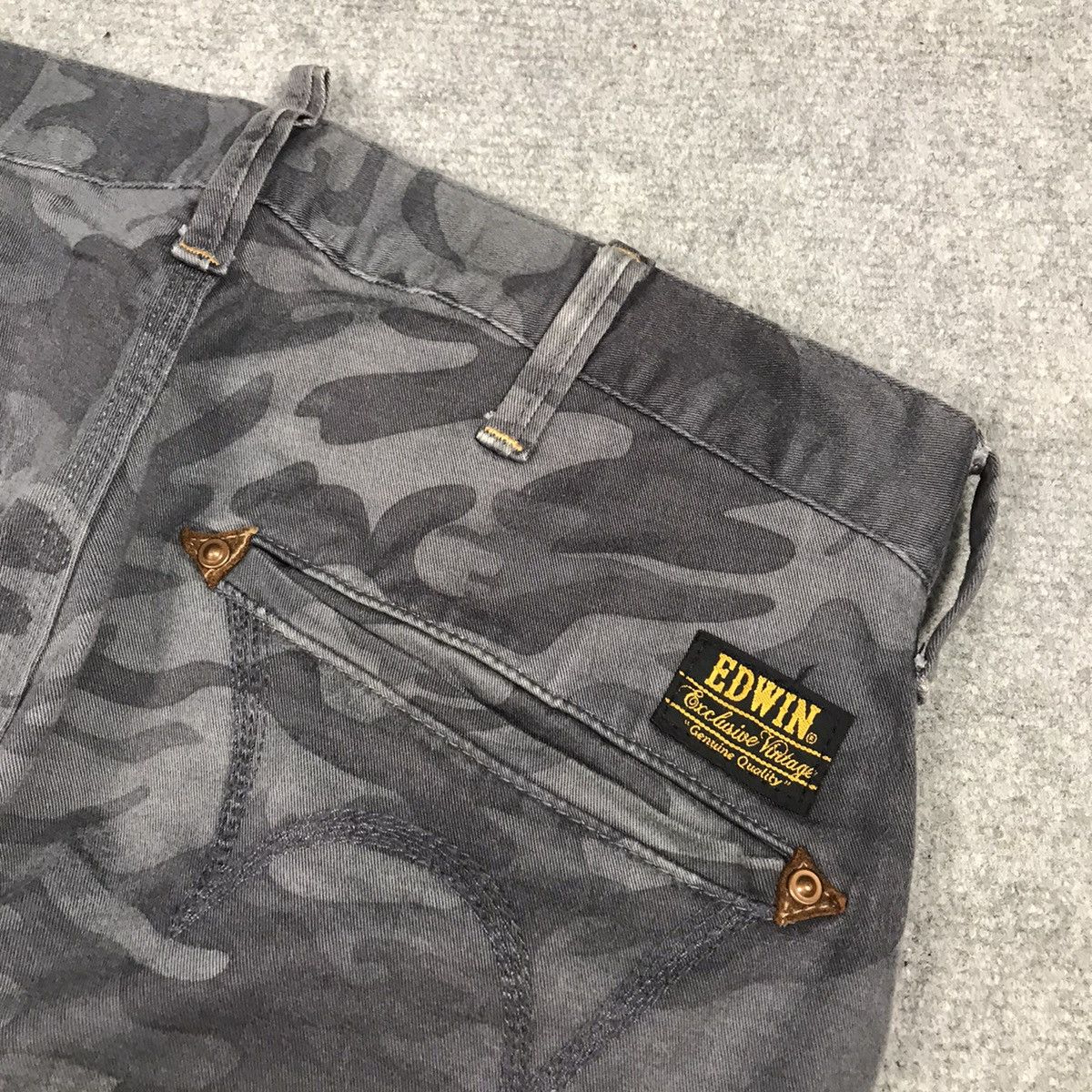 Designer × Japanese Brand Edwin cargo Camo design pants Size US 31 - 11 Thumbnail