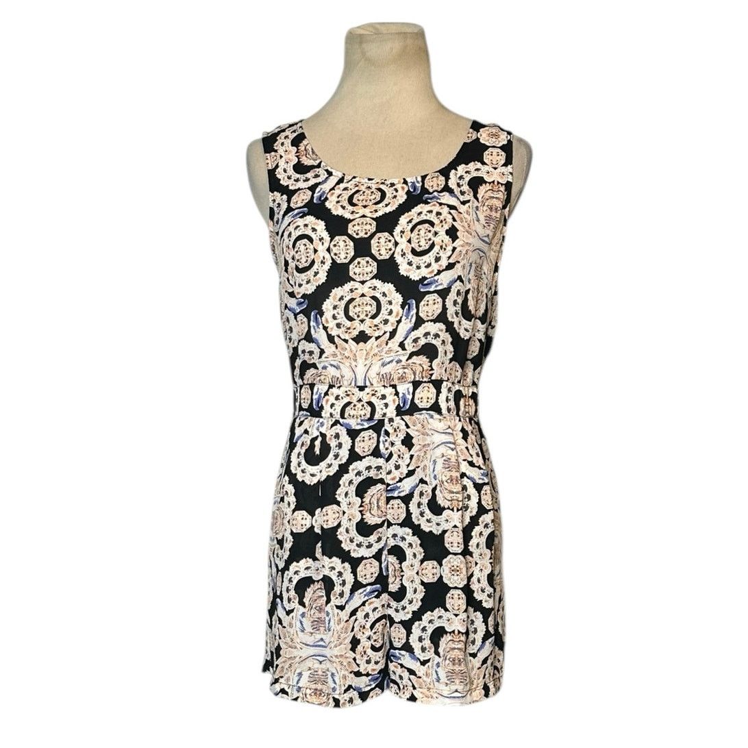 Forever 21 Forever 21 black cream print summer romper size XS Size 26" / US 2 / IT 38 - 1 Thumbnail