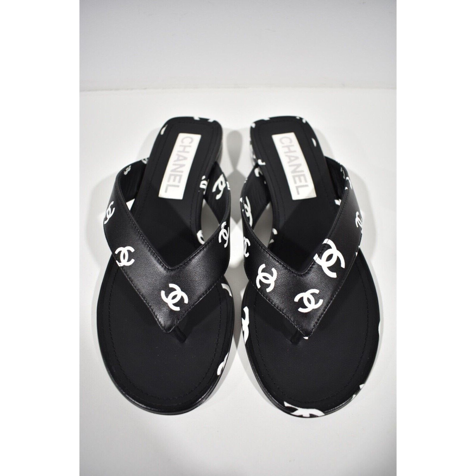 Chanel Chanel 22S Black White Printed Lambskin CC Logo Size US 8 / IT 38 - 2 Thumbnail
