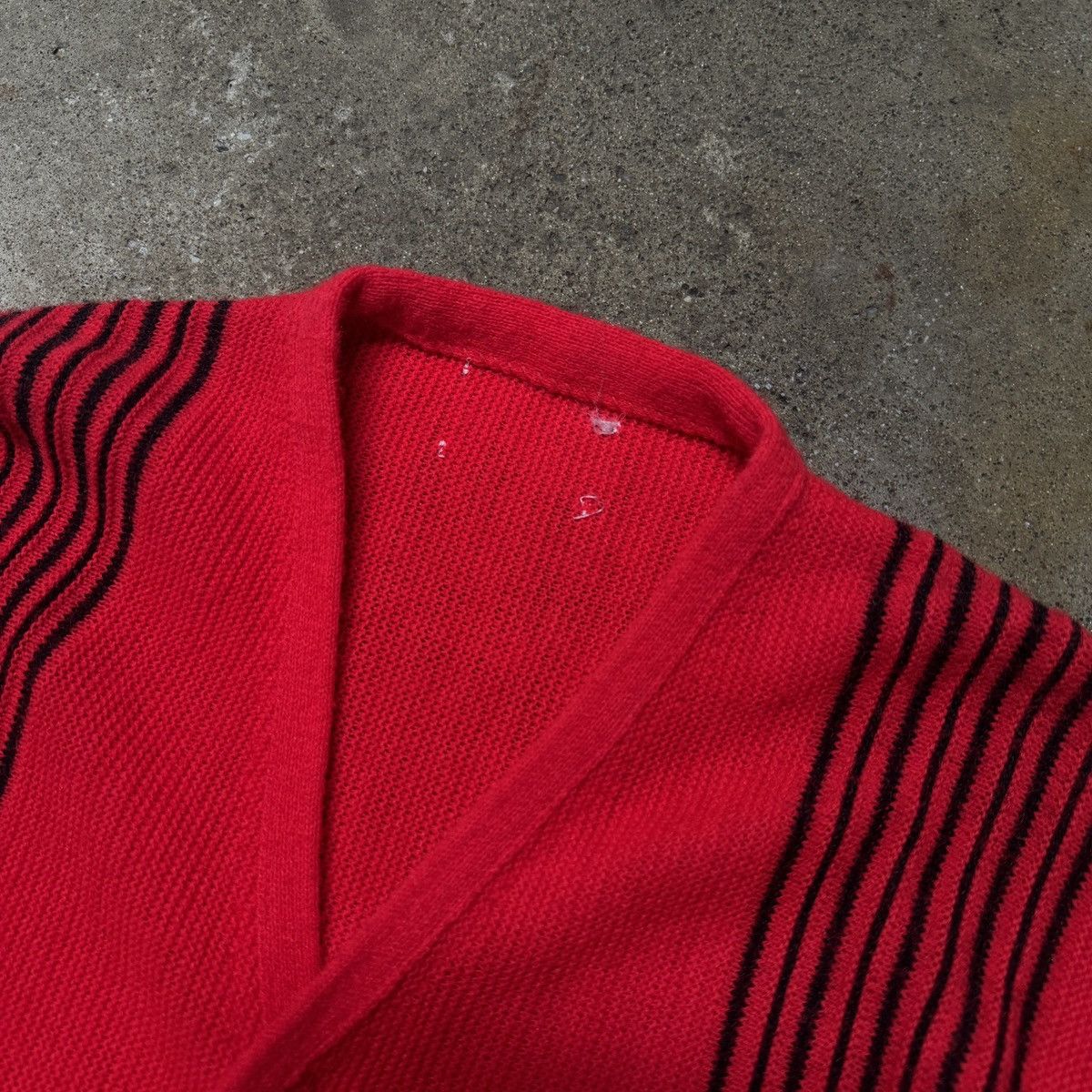 Vintage Vintage 60s Striped Red Black Acrylic Cardigan Mod Sweater Size US M / EU 48-50 / 2 - 5 Thumbnail