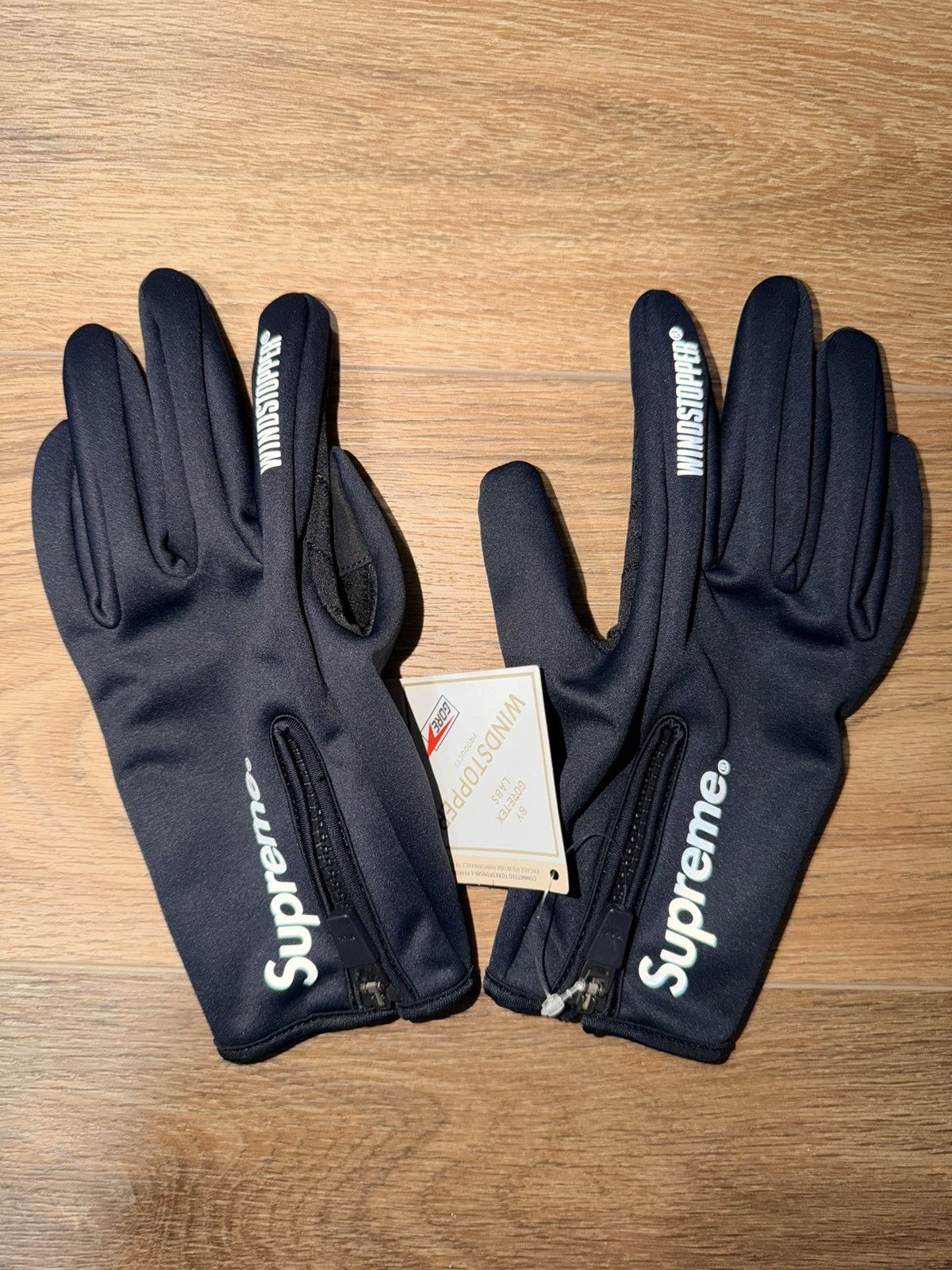 Streetwear × Supreme Supreme Windstopper Zip Gloves medium | Grailed
