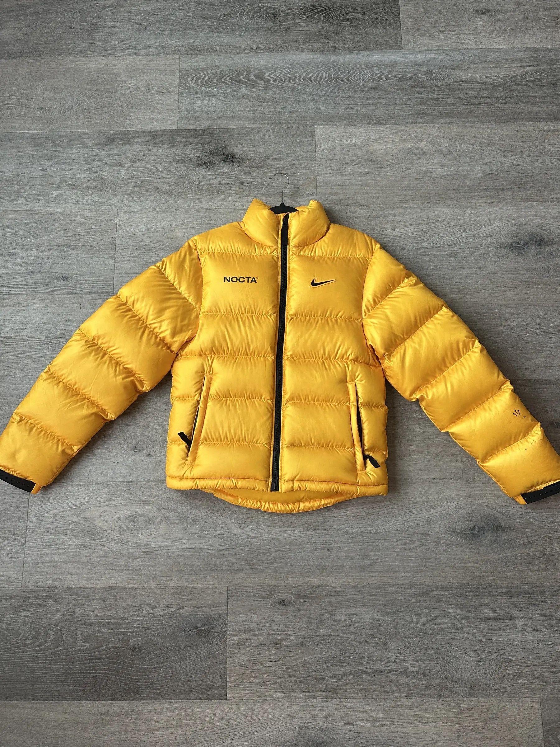 NOCTA Nike × NOCTA NRG AU Puffer Jacket 'University Gold' Size US XS / EU 42 / 0 - 4 Thumbnail