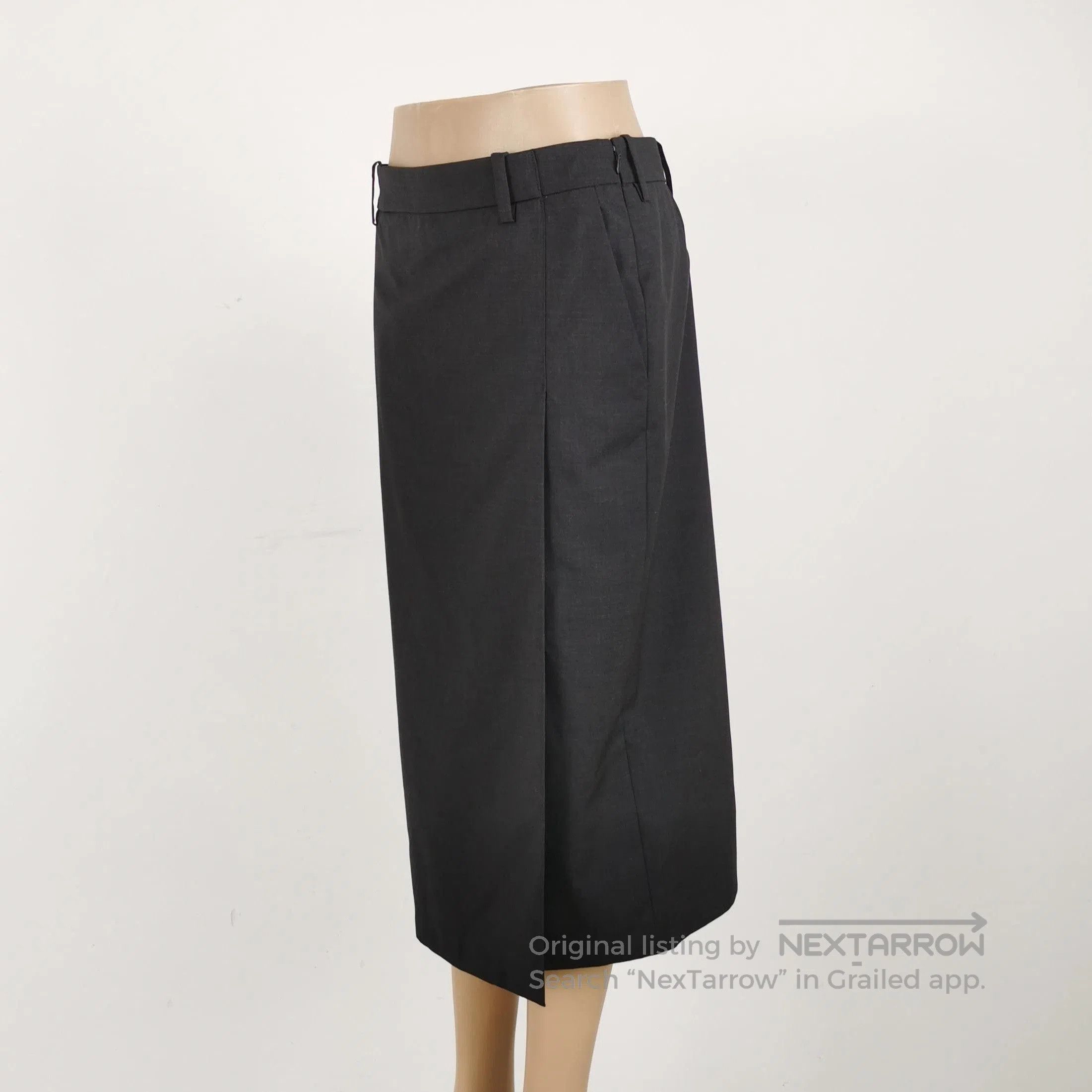 Prada Prada Wool Midi Skirt in Solid Color . Size 35" - 2 Thumbnail
