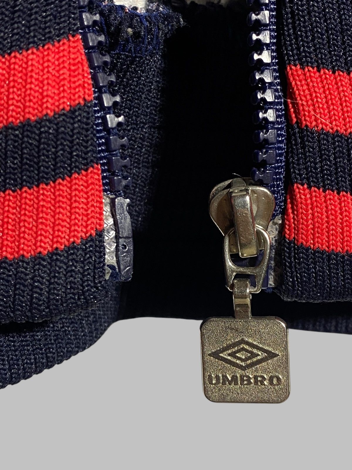 Umbro Vintage 90s Ajax Amsterdam Jacket Red Navy Retro Football Size US XL / EU 56 / 4 - 16 Thumbnail