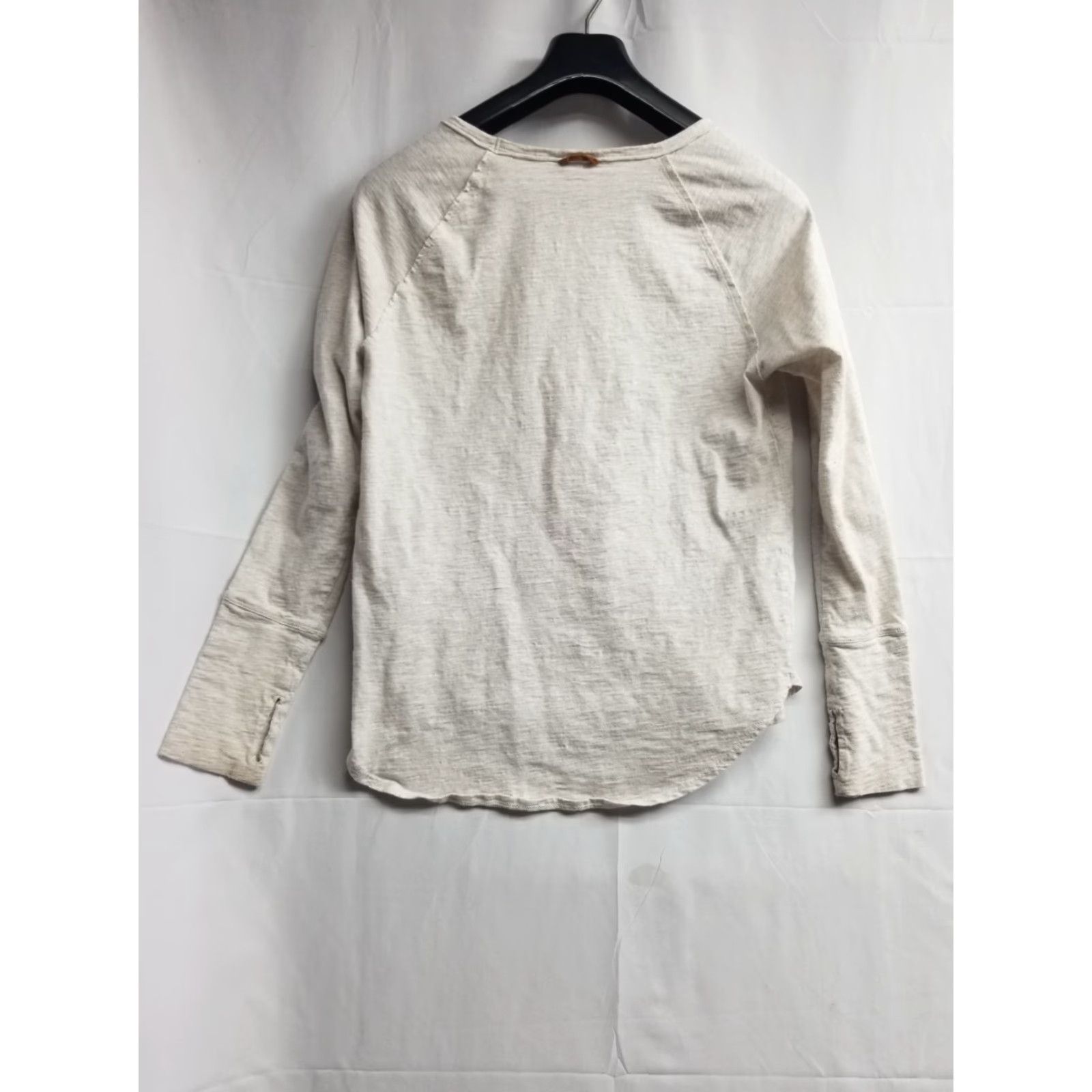 Frye Frye and Co Womens Long Sleeve T-Shirt Thumbhole Cuffs Gray Beige Size M Top Size M / US 6-8 / IT 42-44 - 2 Thumbnail