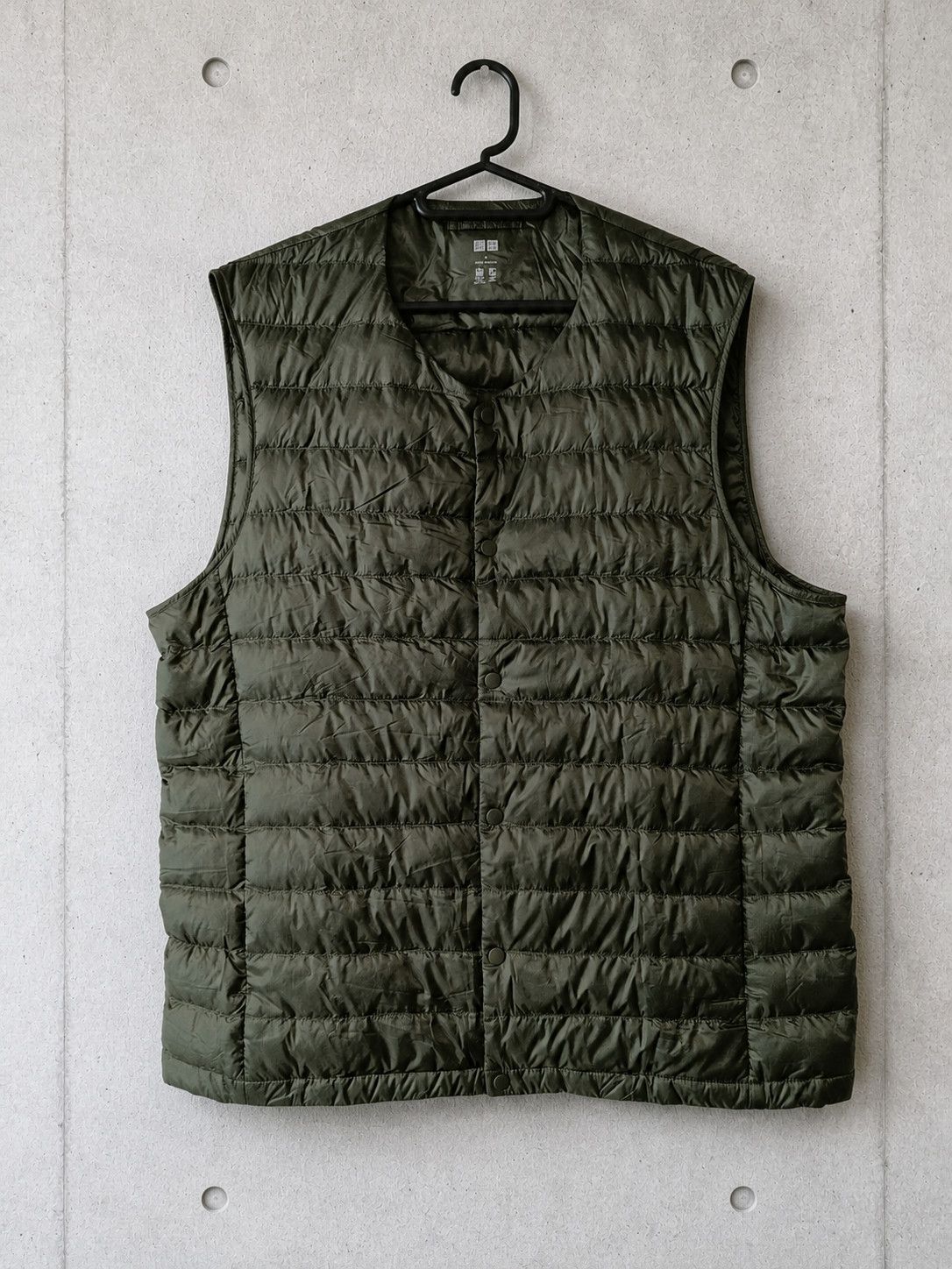 Uniqlo UNIQLO Ultra Light Down V-Neck Compact Vest Olive Size L Size US L / EU 52-54 / 3 - 1 Thumbnail