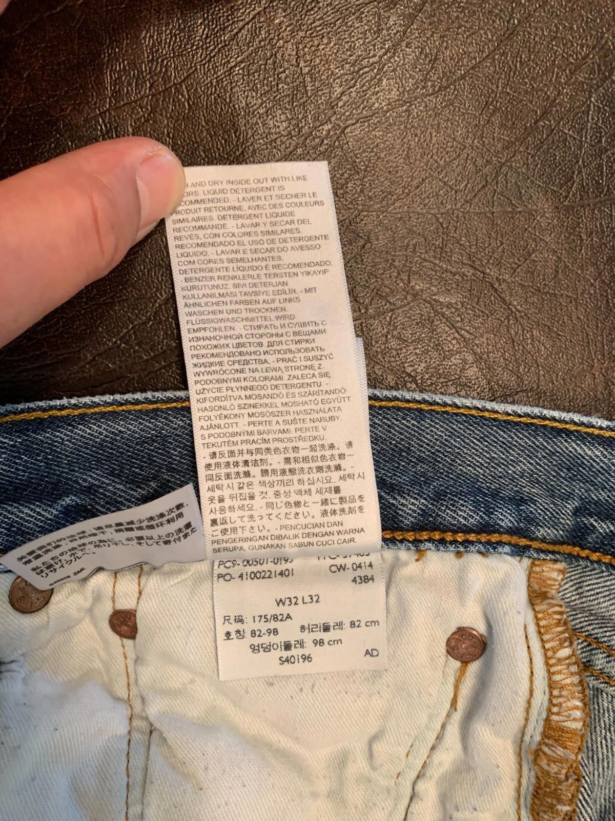 Levi's VINTAGE Levi’s 501 Blue Jeans in a Size 32 x 32 (231) Size US 32 / EU 48 - 10 Thumbnail