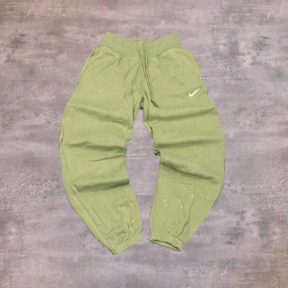 Nike Nike Bleached Sage Green Baggy Relax Fit Cuffed Sweat Pant's Size US 26 / EU 42 - 1 Thumbnail