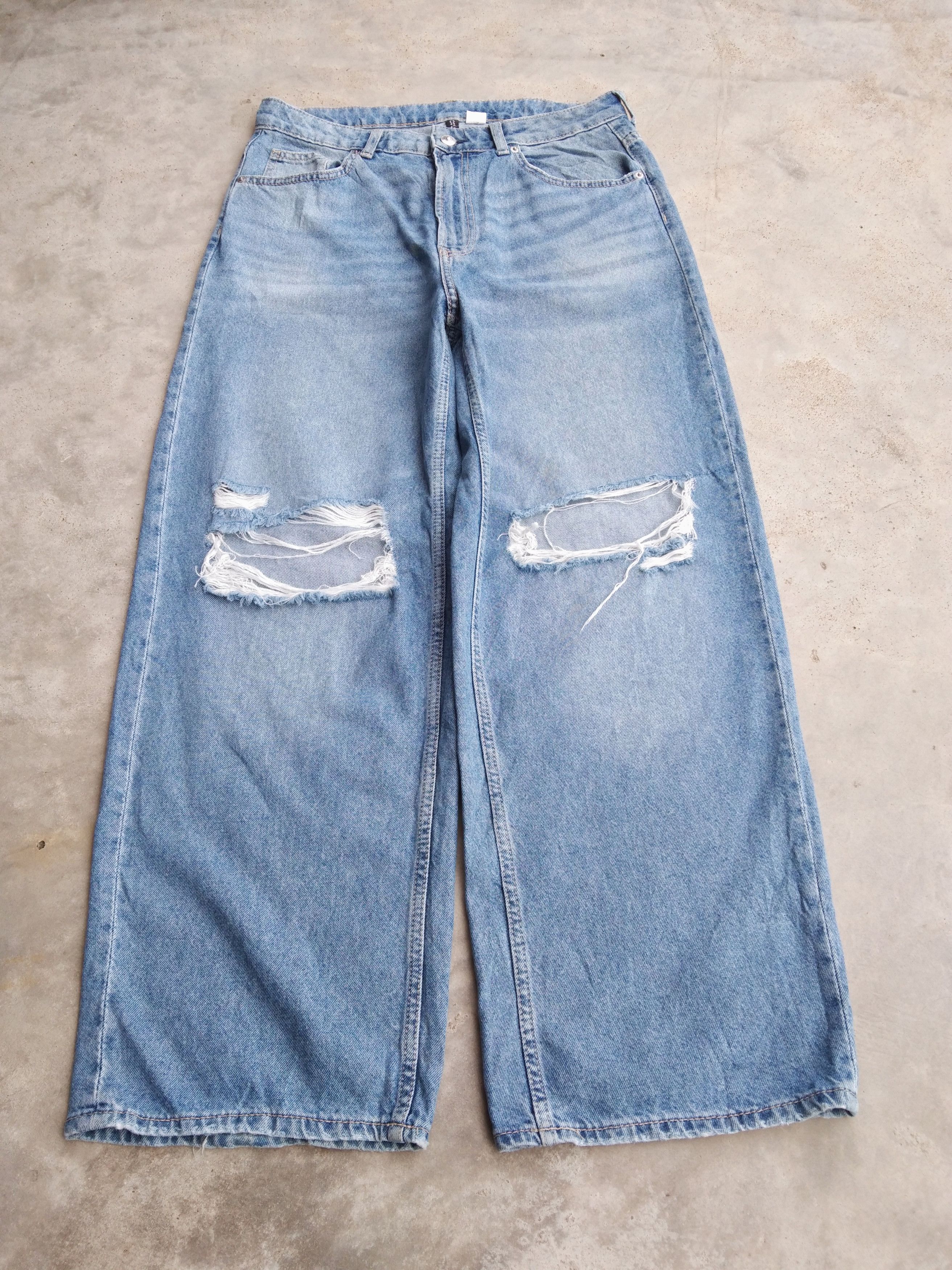 H&M Hennes & Mauritz Distressed Loose Baggy Jeans 31x29 Size US 31 - 1 Thumbnail
