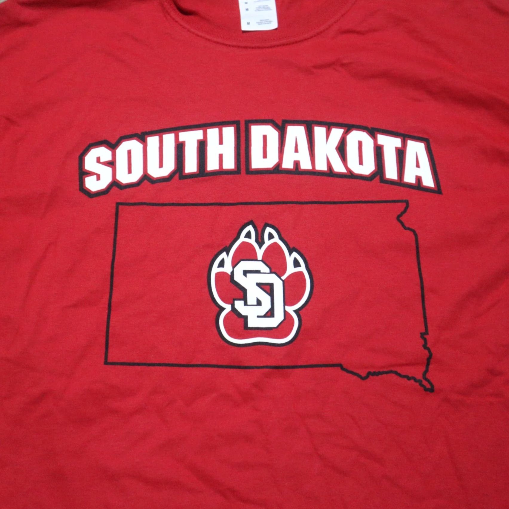 Vintage VINTAGE Russell Shirt M Red Russell South Dakota Coyota University T-Shirt Mens (Note: ensure no extra punctuation) Size US M / EU 48-50 / 2 - 2 Thumbnail