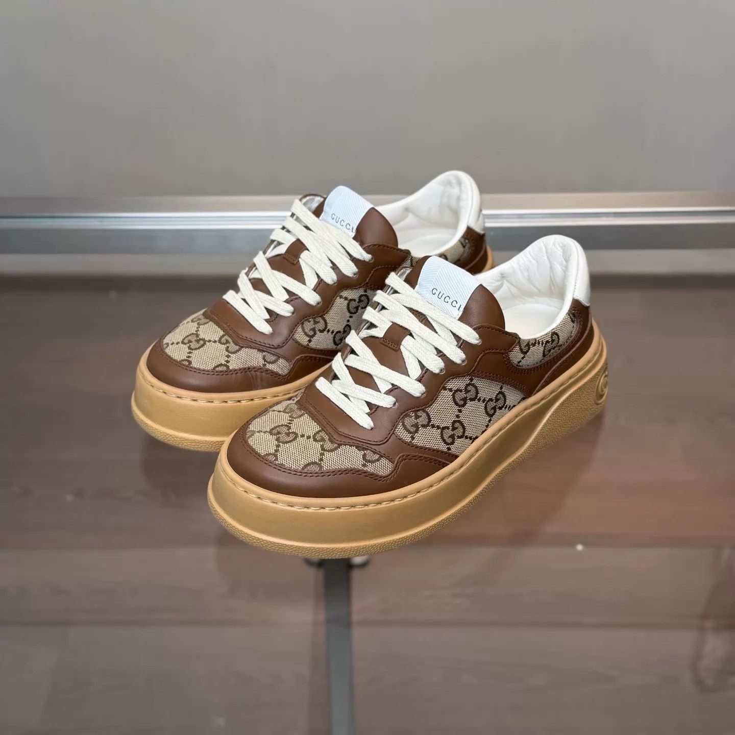 Gucci Gucci White Brown Logo Print Sneaker 99 EU 36.5 Original Box Size US 6 / IT 36 - 1 Thumbnail
