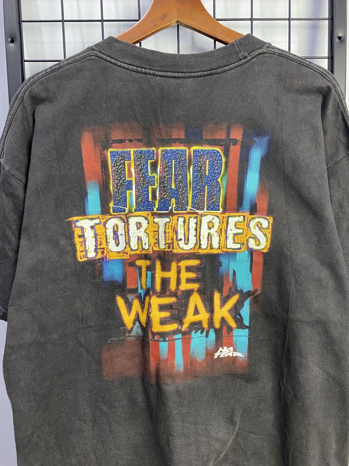 No Fear Vintage No Fear “Fear Tortures The Weak” Shirt Size US L / EU 52-54 / 3 - 3 Thumbnail