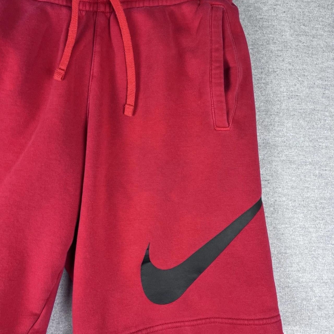 Nike Nike Sportswear Club Fleece Shorts Men Adult Small Red Size US 28 / EU 44 - 1 Thumbnail