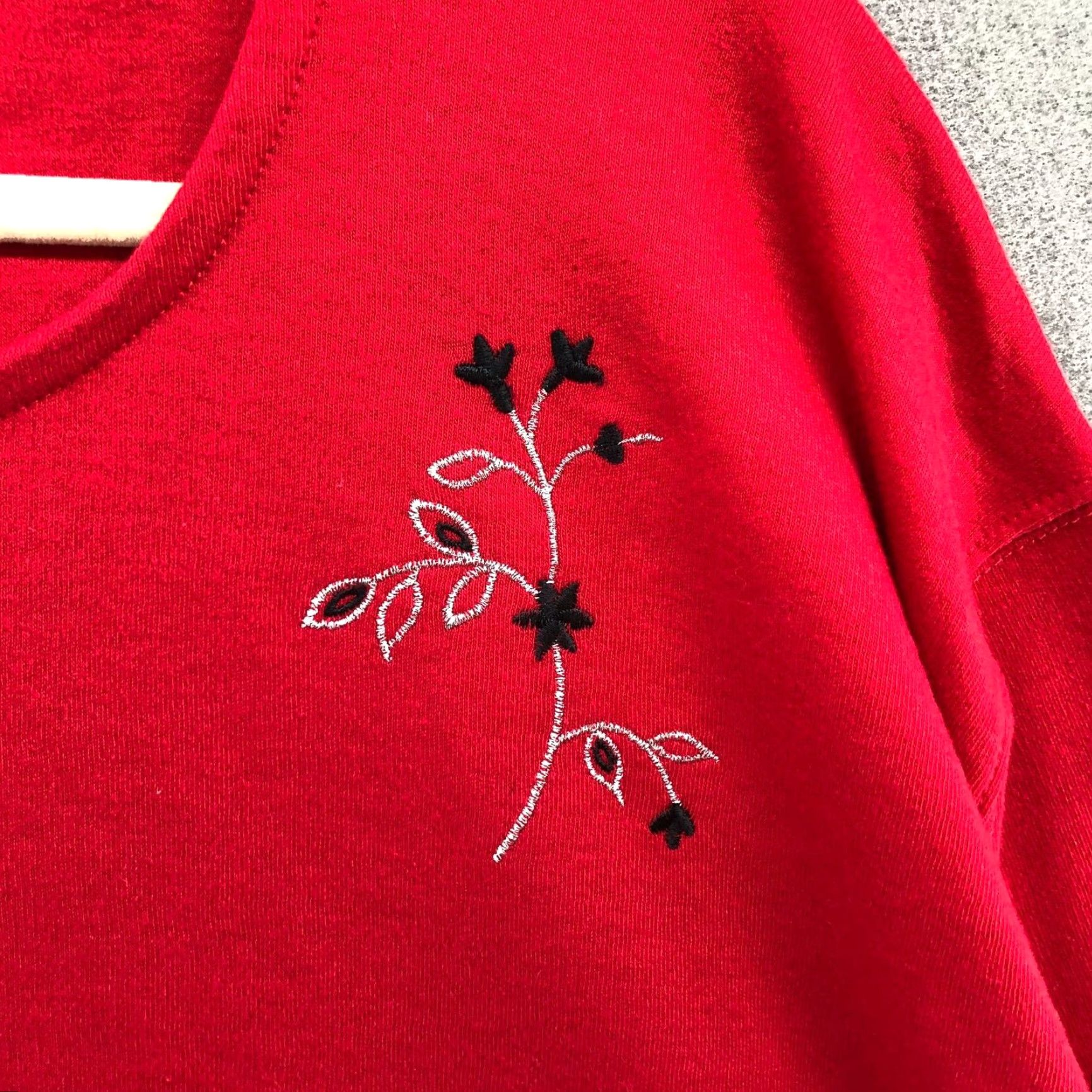 Vintage VINTAGE Bobbie Brooks Long Sleeve Shirt Womens 28W Red Floral Embroidered Crewneck Christmas Holiday Metallic Knit Cotton Blend Mens? Size 4XL / US 24-26 - 7 Thumbnail