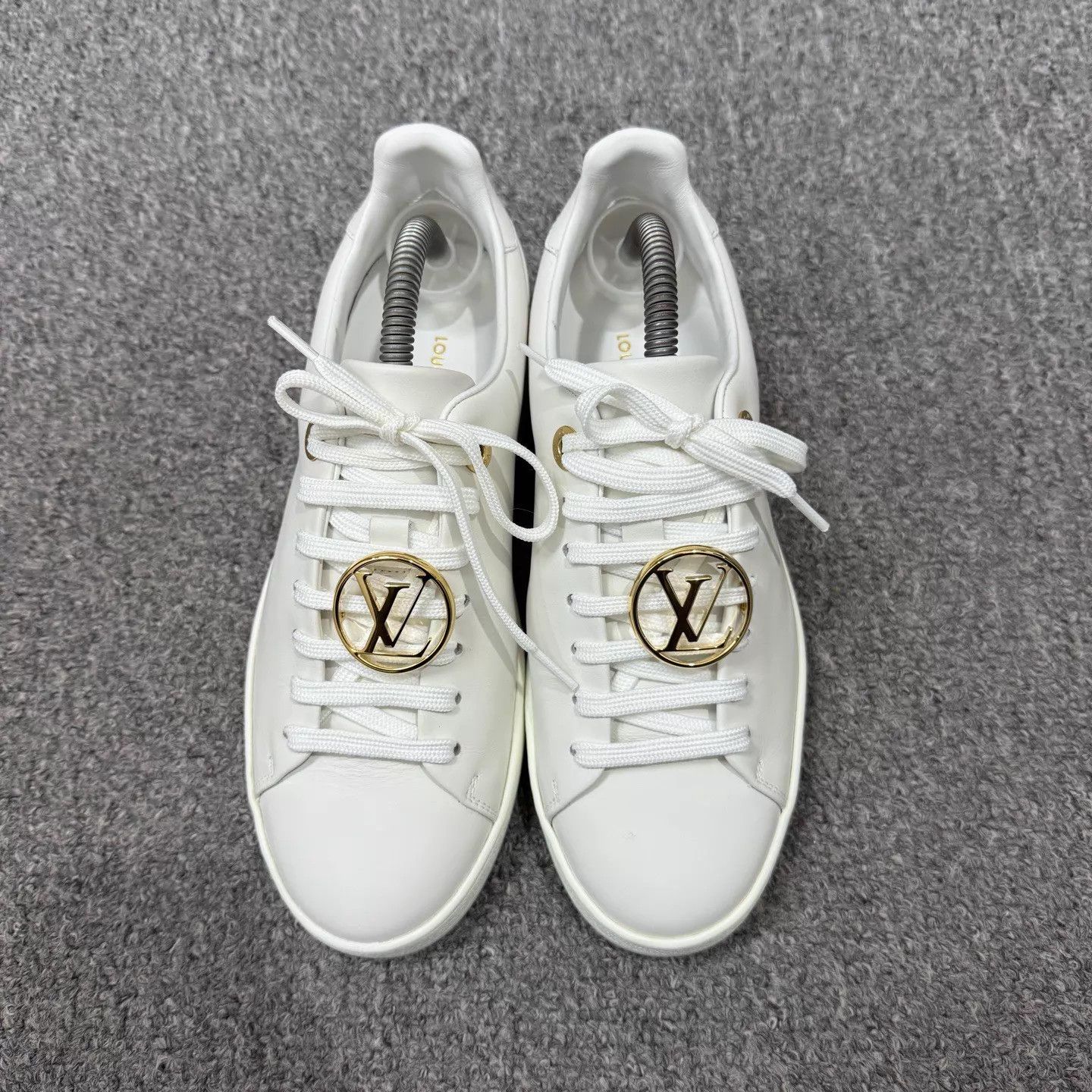 Louis Vuitton LV white metal logo unused 34 EU sneakers Size US 4 / IT 34 - 3 Thumbnail