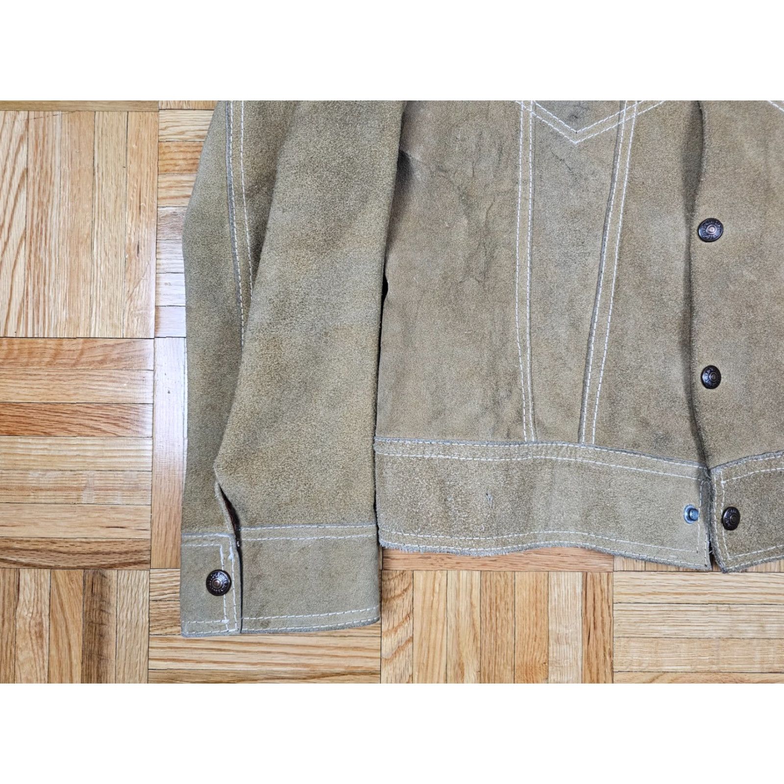 Levi's VINTAGE Levi's BIG E SUEDE LEATHER JACKET SHIRT SZ 38 Brown Men Leather, Suede 60's 18 INCH 20 INCH 23 INCH 23 INCH Mens Size US XXS / EU 40 - 5 Thumbnail