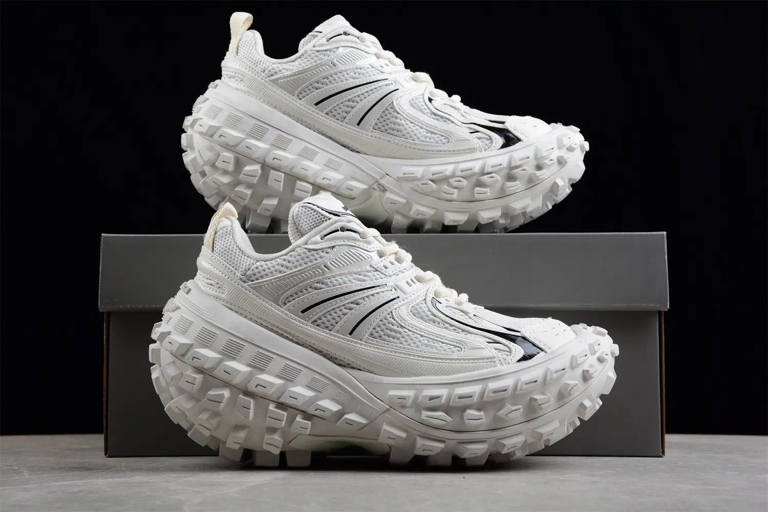 Balenciaga o1s1rm1224 Bouncer Sneakers in White Size US 10 / IT 40 - 4 Thumbnail