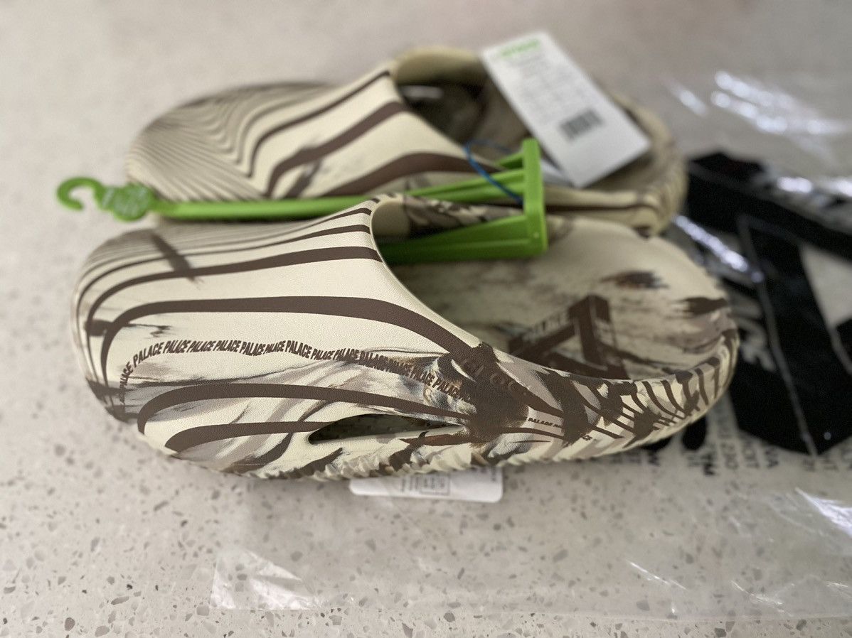 Crocs × Palace 2023 Palace x Mellow slide ‘Bone’ Size US 9 / EU 42 - 2 Thumbnail