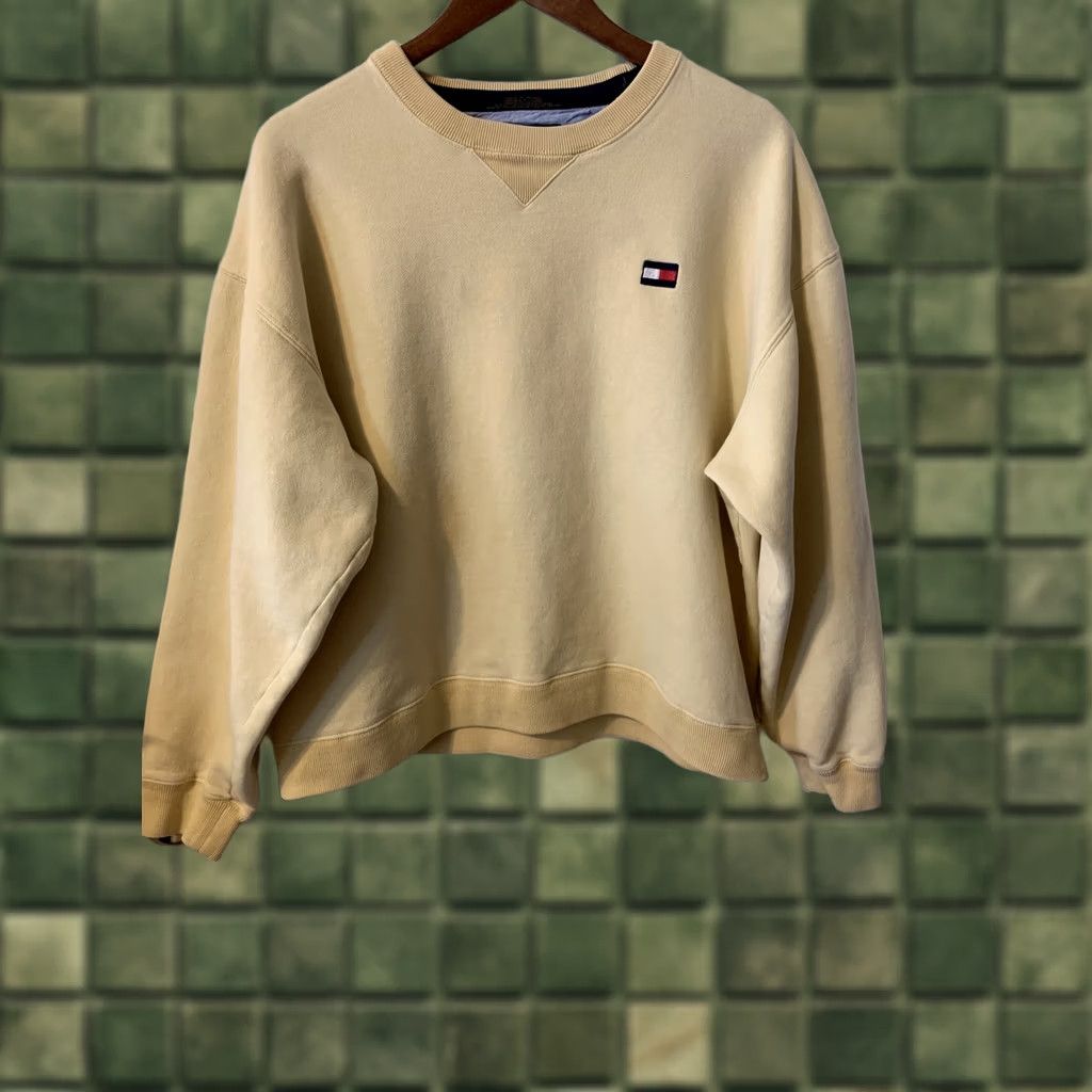 Tommy Hilfiger VINTAGE Tommy Hilfiger Yellow Crew Neck Pullover Sweater Womens XL Size Regular Knit Solid 90s Classic Sports Shirt Size XL / US 12-14 / IT 48-50 - 1 Thumbnail
