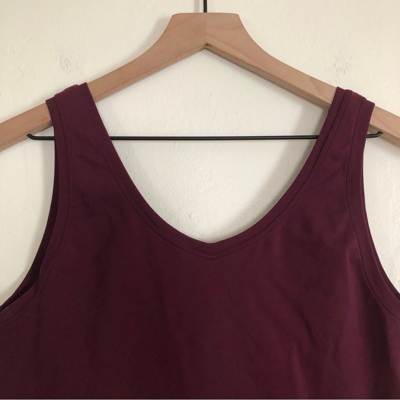 Other Activewear Athletic Sports Maroon Red VNeck Stretch Tank Top Size M / US 6-8 / IT 42-44 - 3 Thumbnail
