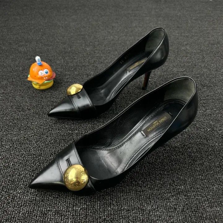 Louis Vuitton Black Leather Pointed Heels 0079