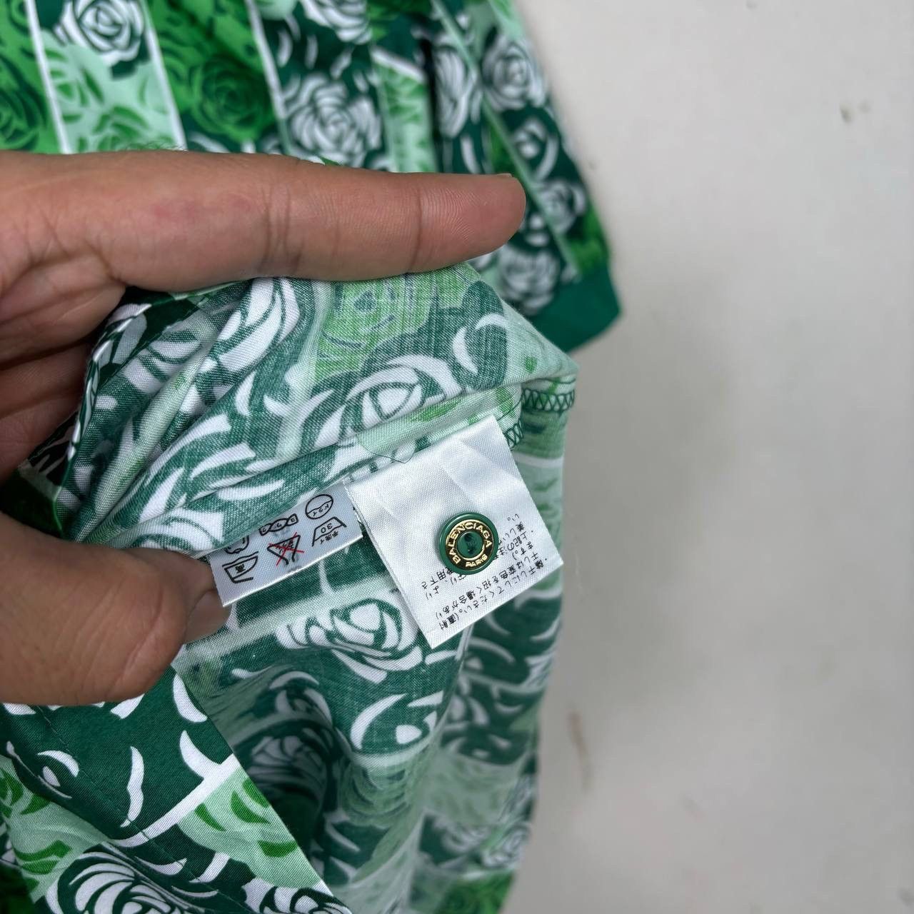 Balenciaga Vintage Balenciaga Golf Club Floral Shirt Green Size M Size US M / EU 48-50 / 2 - 5 Thumbnail