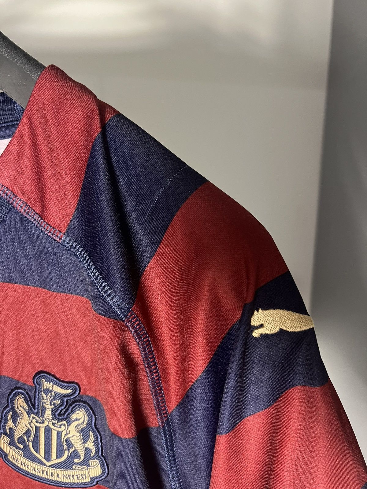 Vintage VERY RARE PUMA FC NEW CASTLE UNITED ENGLAND SOCCER JERSEY Size US L / EU 52-54 / 3 - 5 Thumbnail