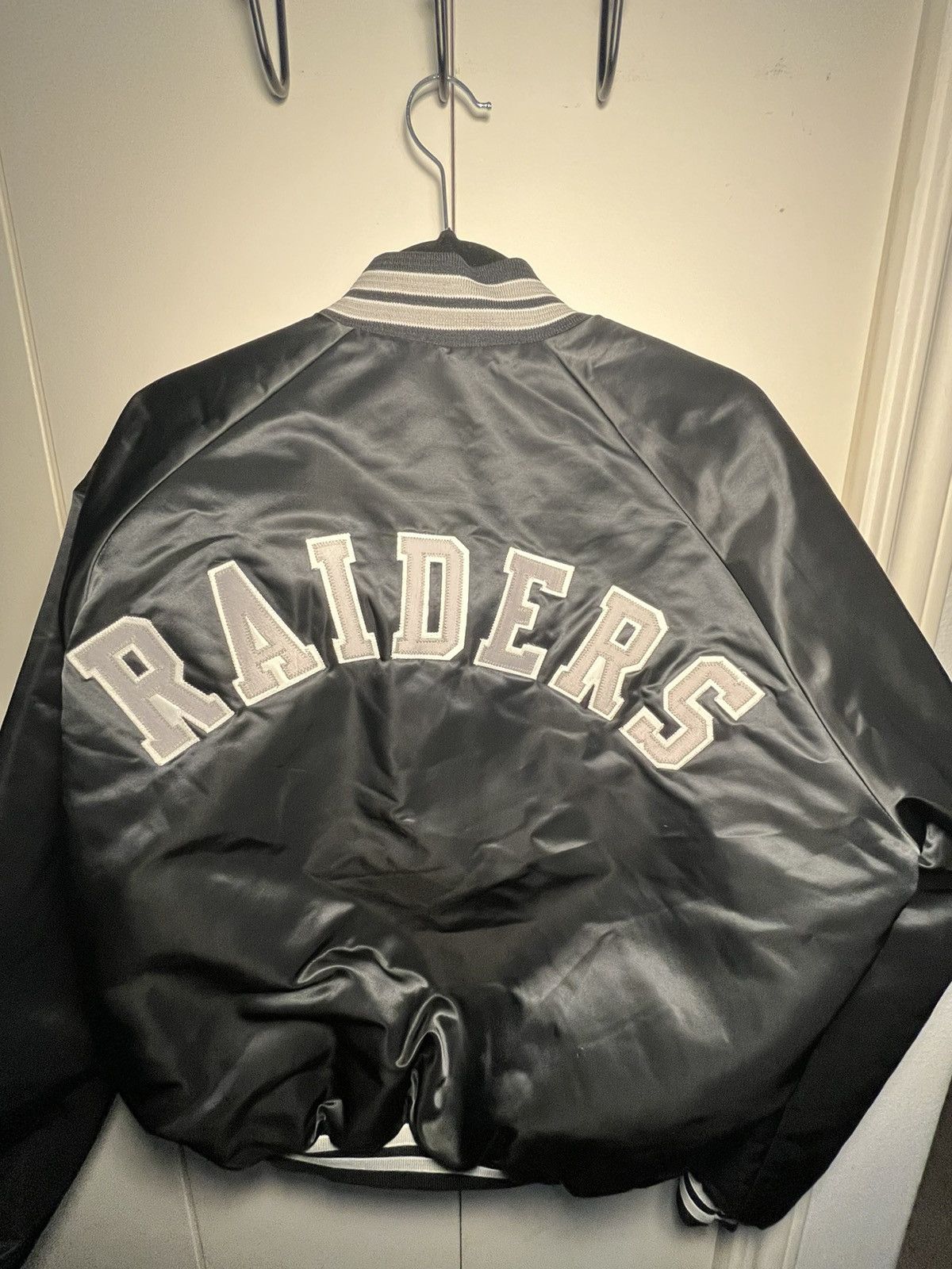 VINTAGE NFL OAKLAND RAIDERS SATIN JACKET