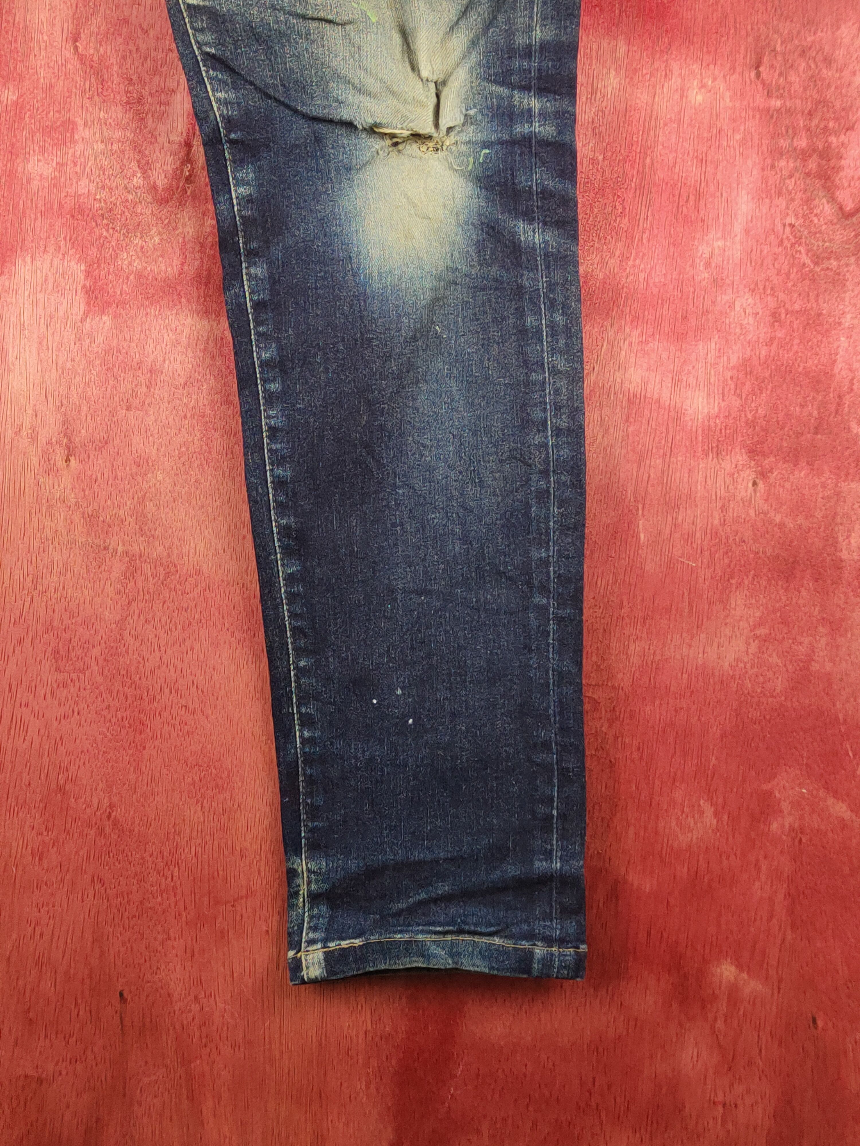 Japanese Brand Uniqlo Dark Blue Distressed Ripped Jeans #S2363 Size US 31 - 6 Thumbnail