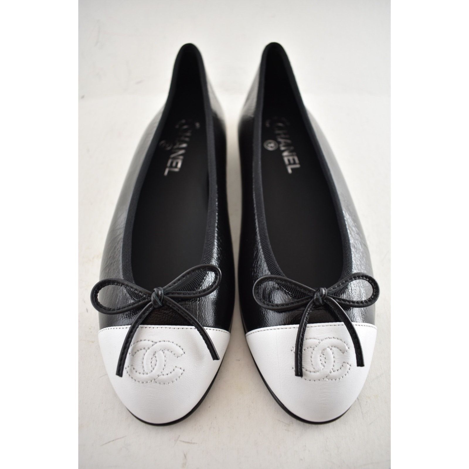 Chanel Chanel 26S Black White Lambskin CC Bow Ballet Flat 40 Size US 10 / IT 40 - 14 Thumbnail