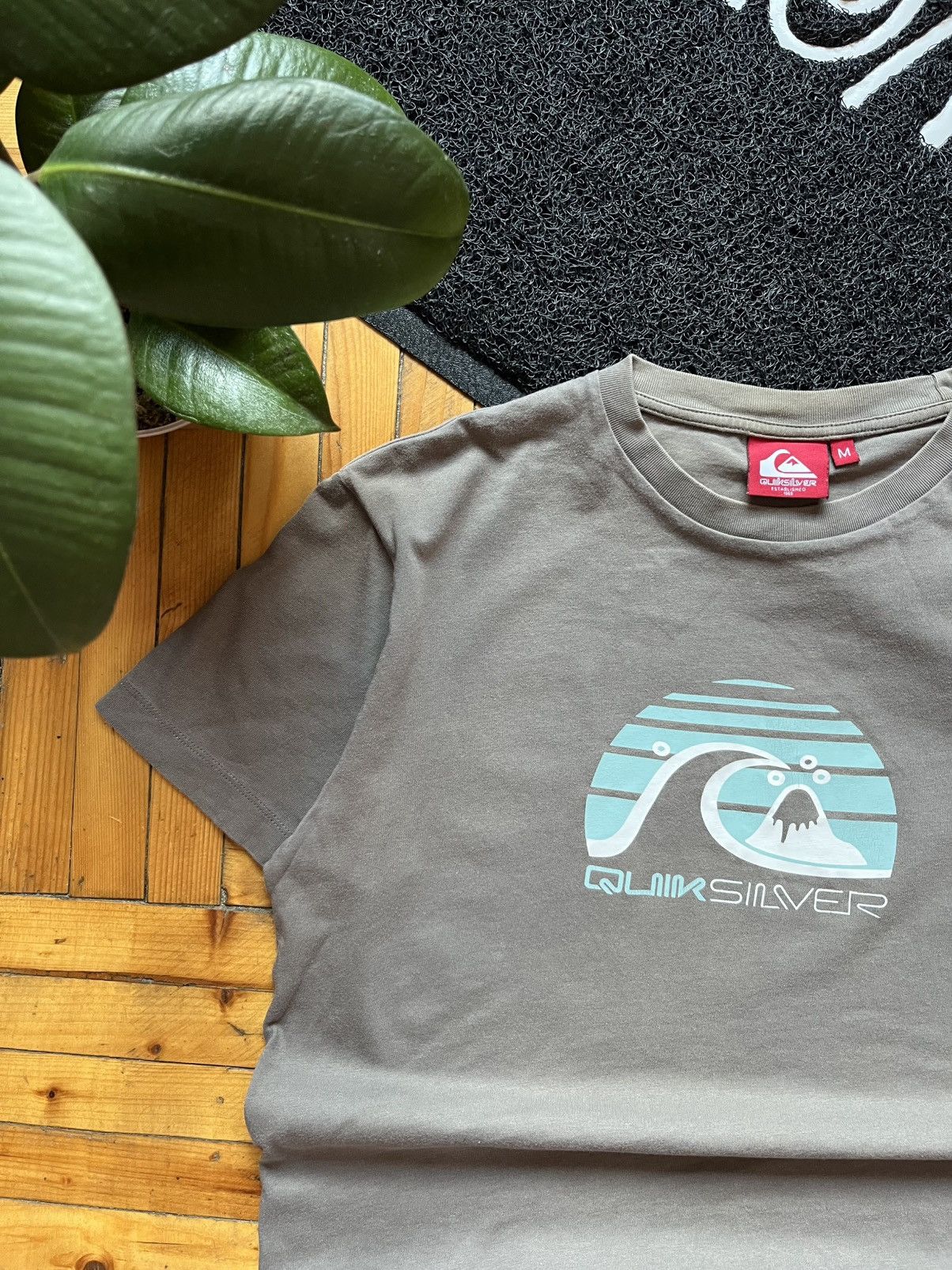 Quiksilver Vintage Quiksilver Streetwear Big Logo Tee Surf Size US M / EU 48-50 / 2 - 2 Thumbnail