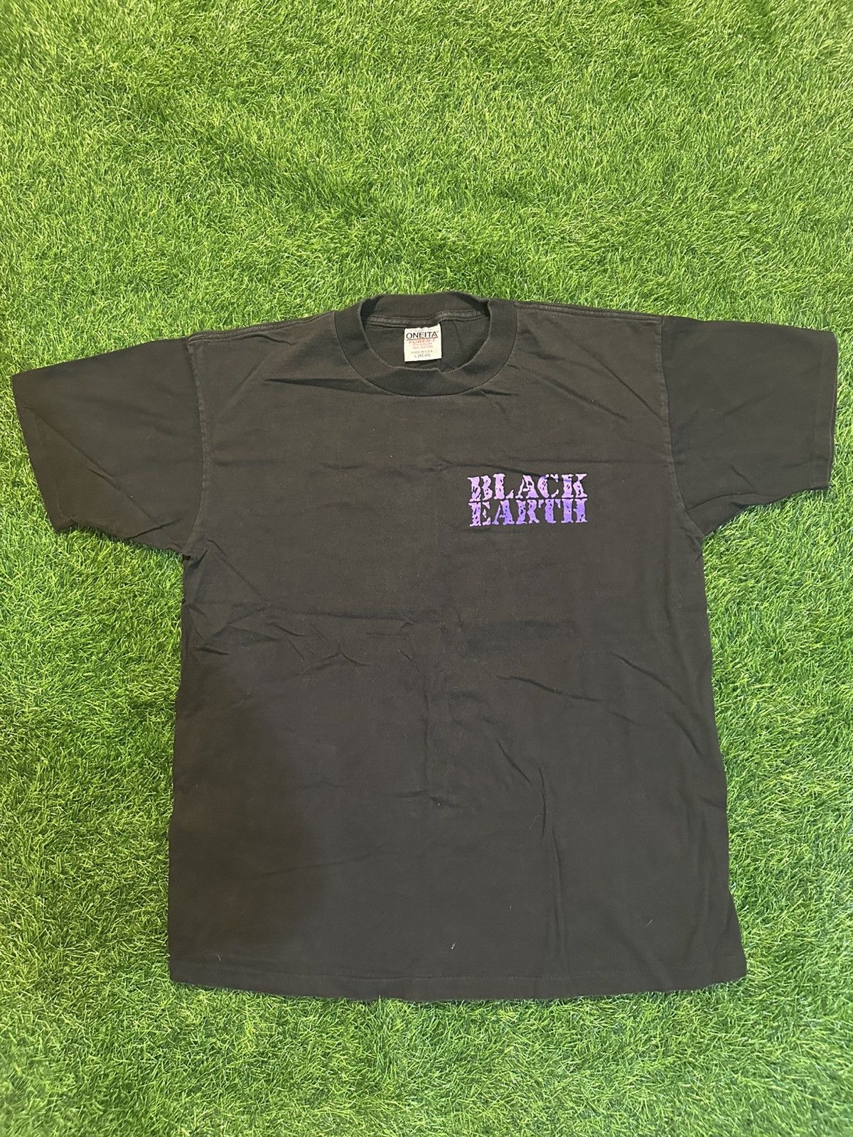 Vintage Vintage Earth Black Tee Shirt Size Large Size US L / EU 52-54 / 3 - 1 Thumbnail
