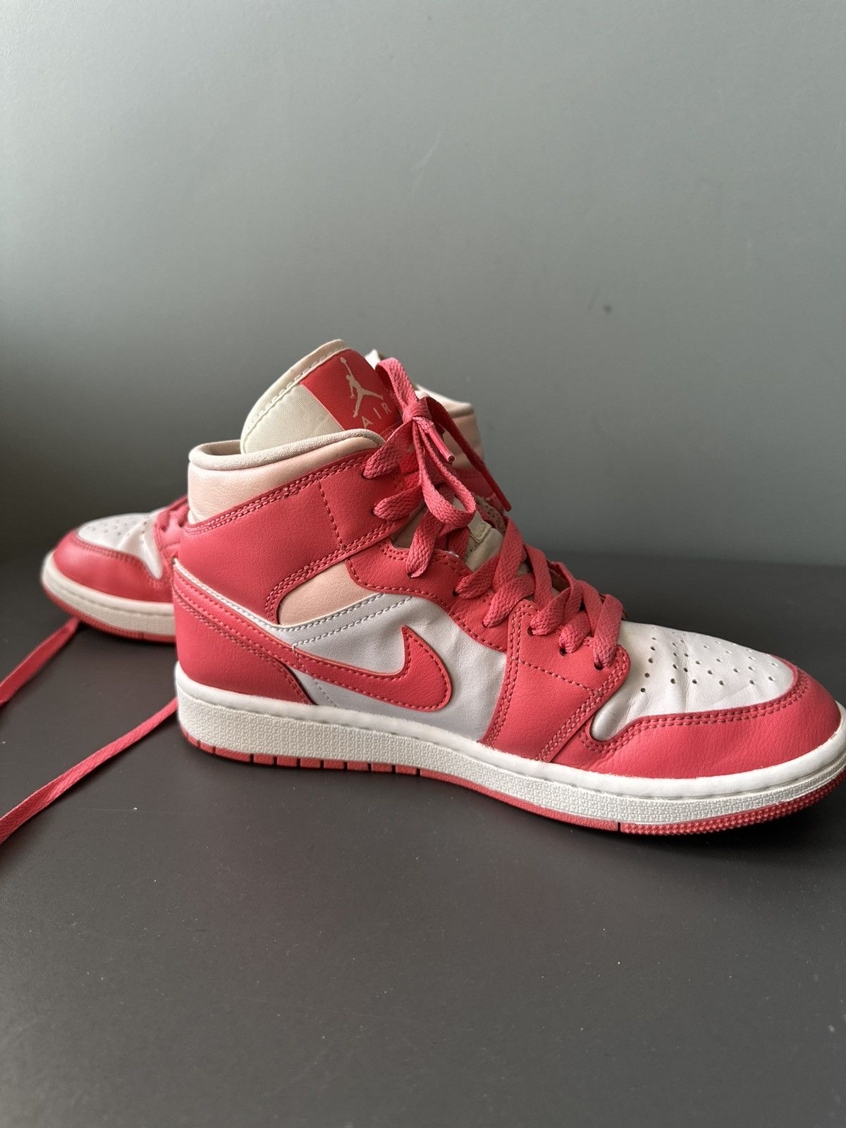 Jordan Brand Nike Jordan 1 Mid Strawberries And Cream Size 39 Size US 9 / IT 39 - 4 Thumbnail