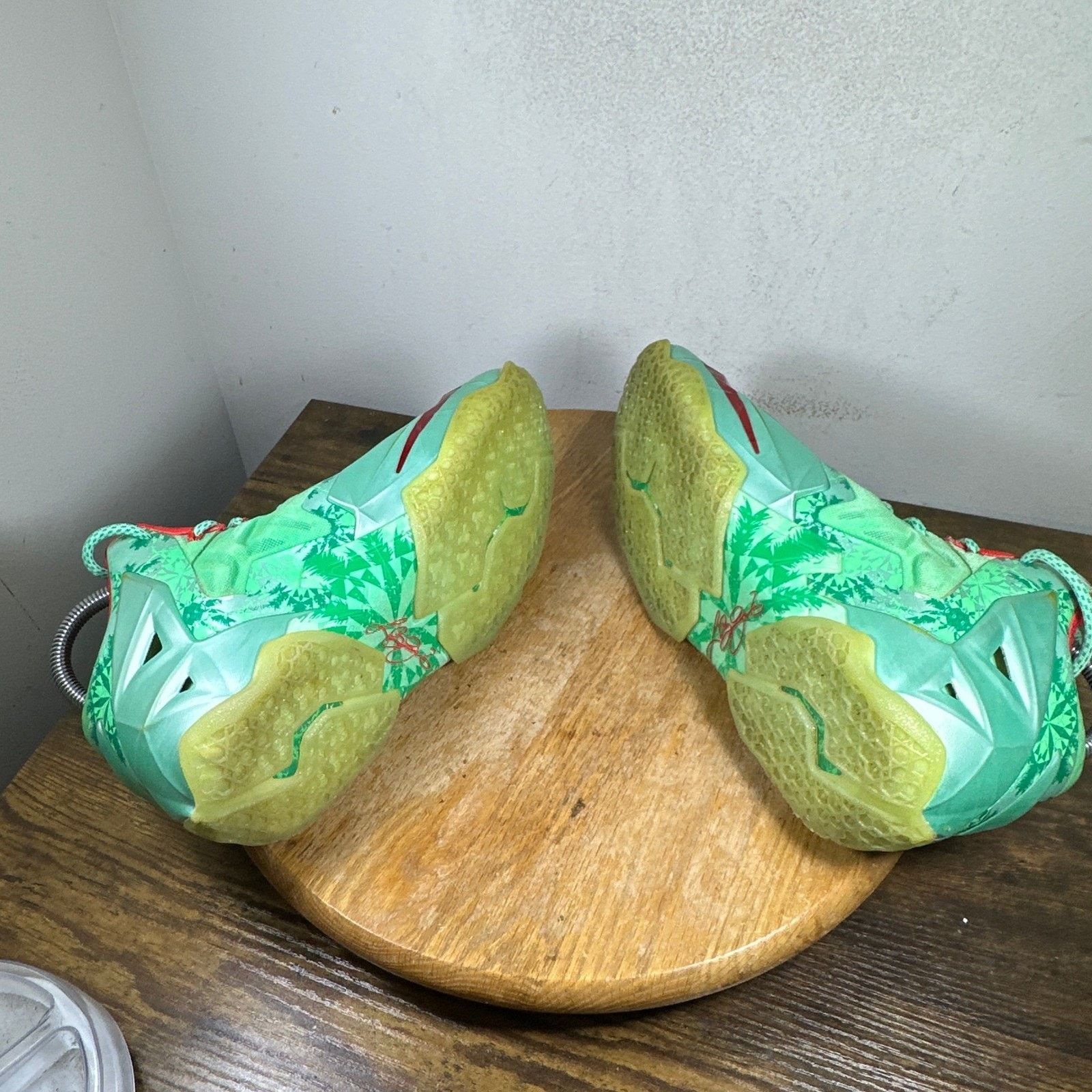Nike Nike LeBron 11 Low Christmas Men's Size 8 Shoes 616175-301 Size US 8 / EU 41 - 6 Thumbnail